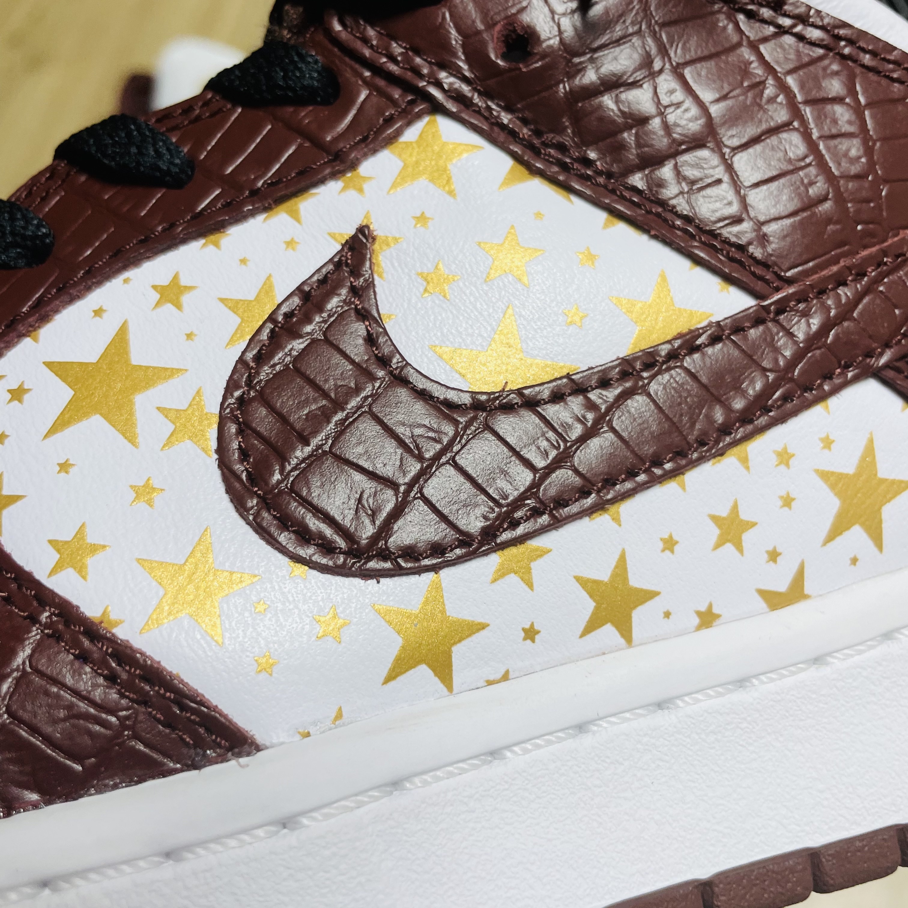 Nike x Supreme SB Dunk Low Barkroot Brown 착용 스타일 - 5
