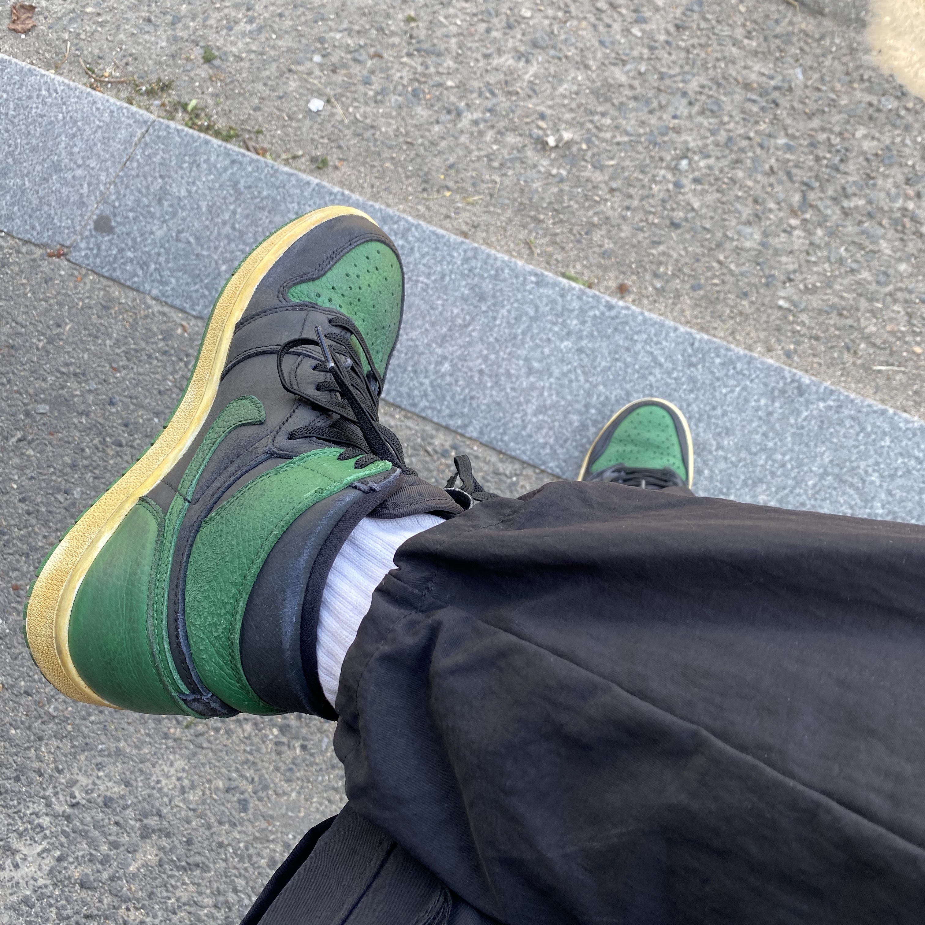 Jordan 1 Retro High OG Pine Green Black 착용 스타일 - 1