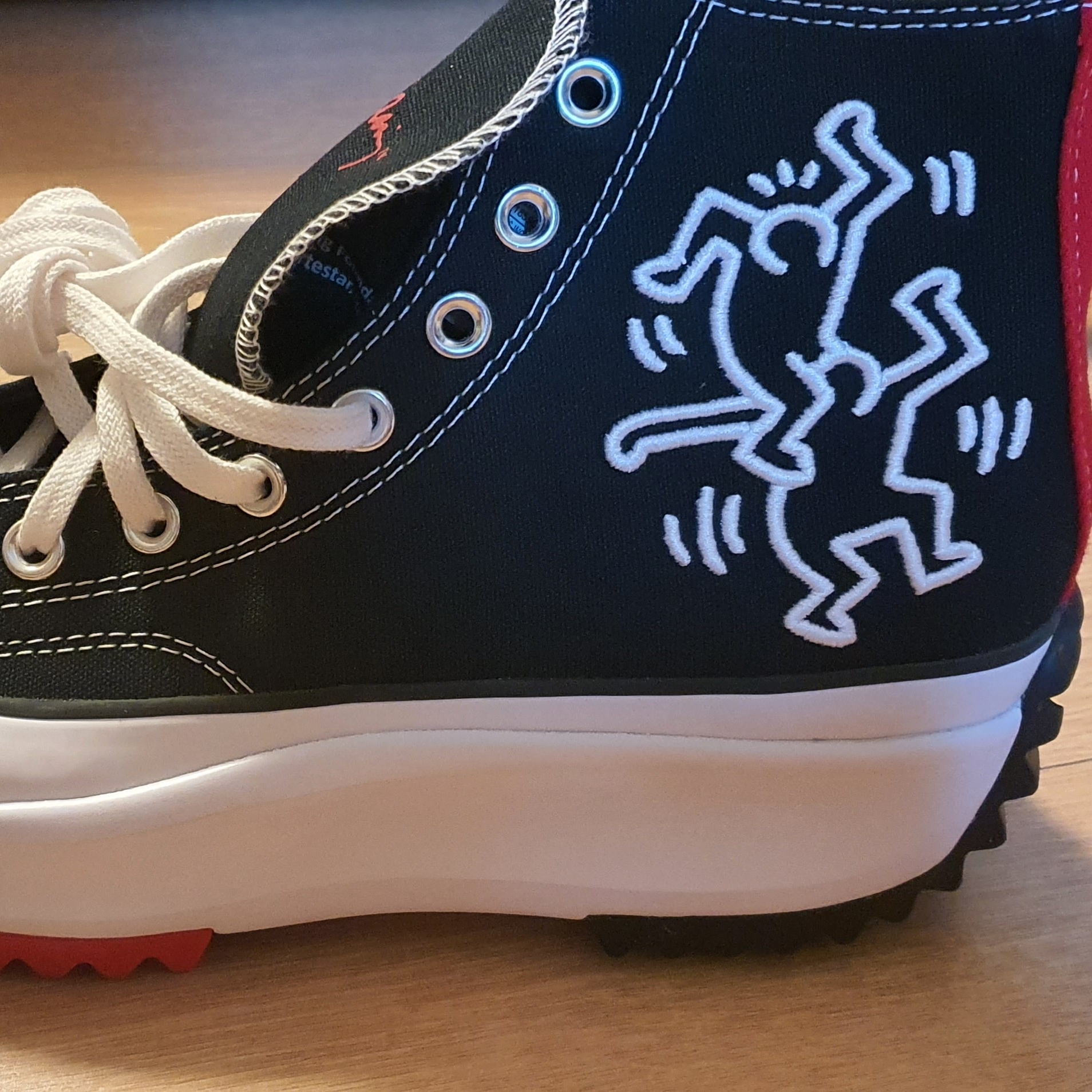 Converse x Keith Haring Run Star Hike Hi Black Red 착용 스타일