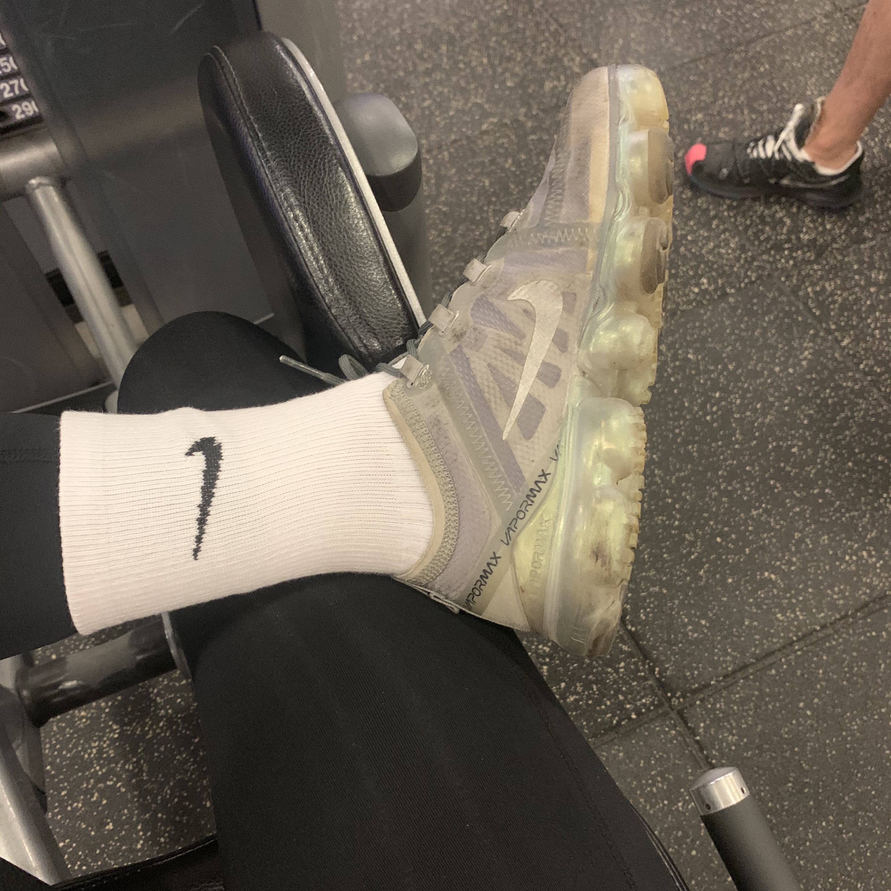 Nike Air VaporMax 2019 Ghost Black 착용 스타일 - 2