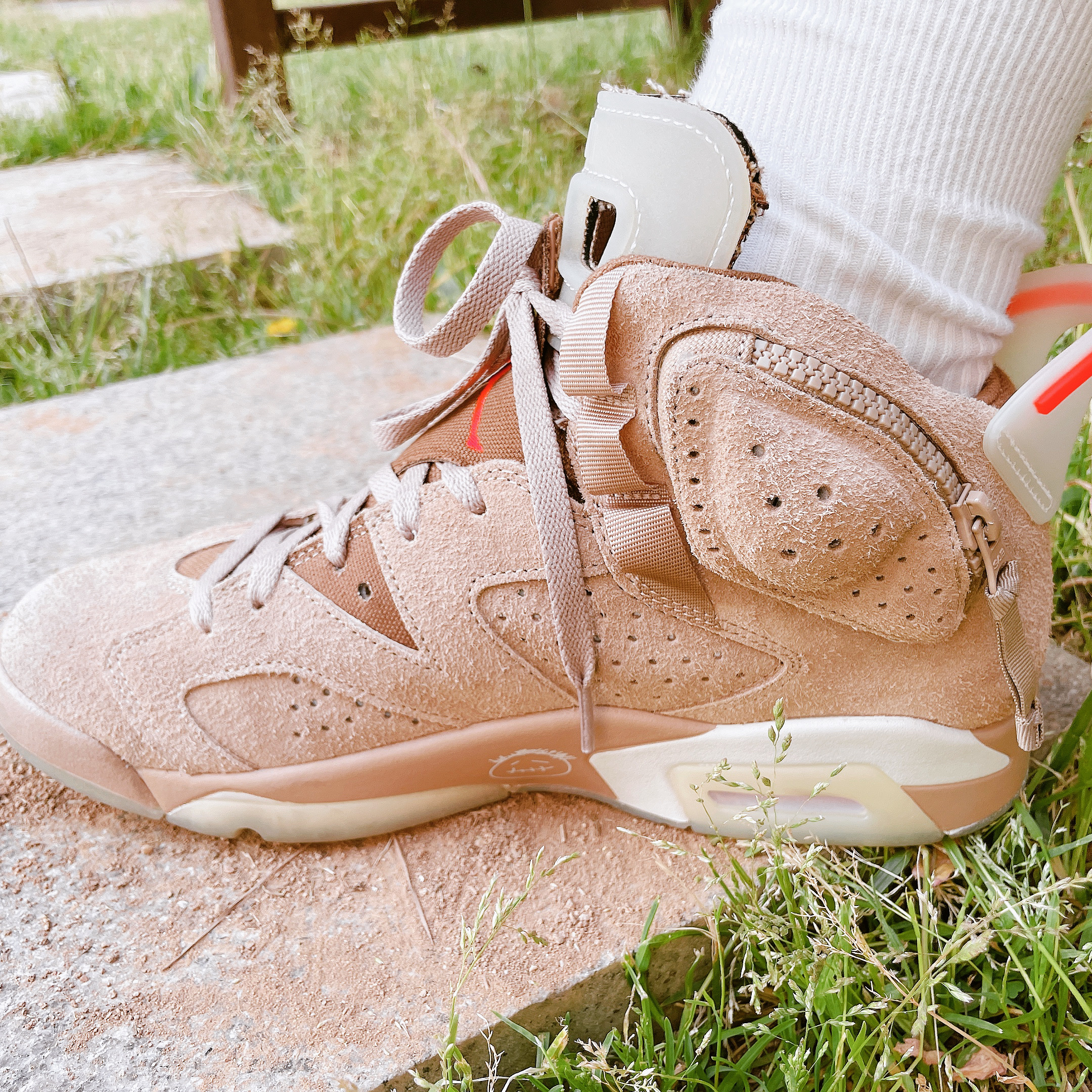 Jordan 6 x Travis Scott Retro SP British Khaki 착용 스타일 - 1