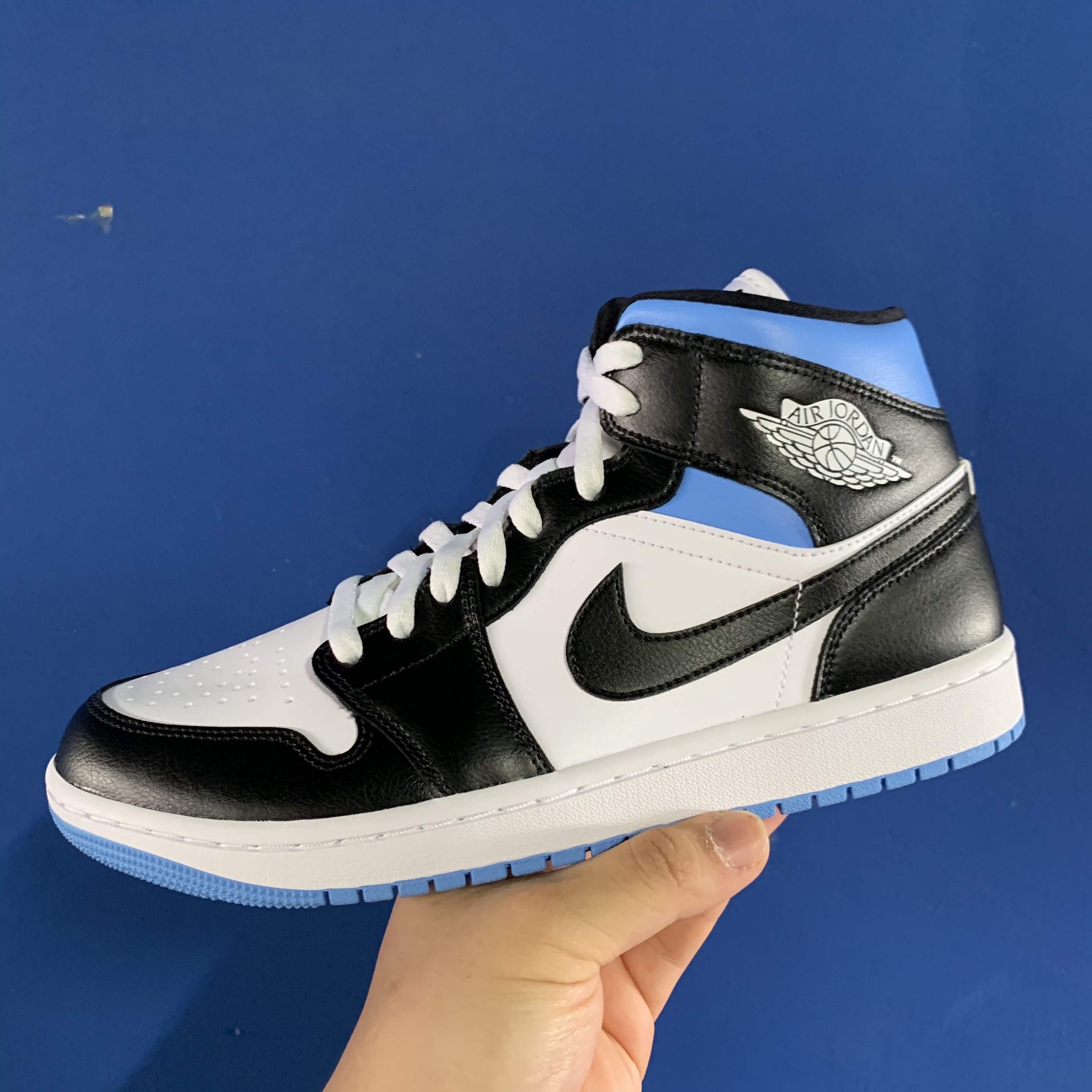 (W) Jordan 1 Mid White Black University Blue 착용 스타일