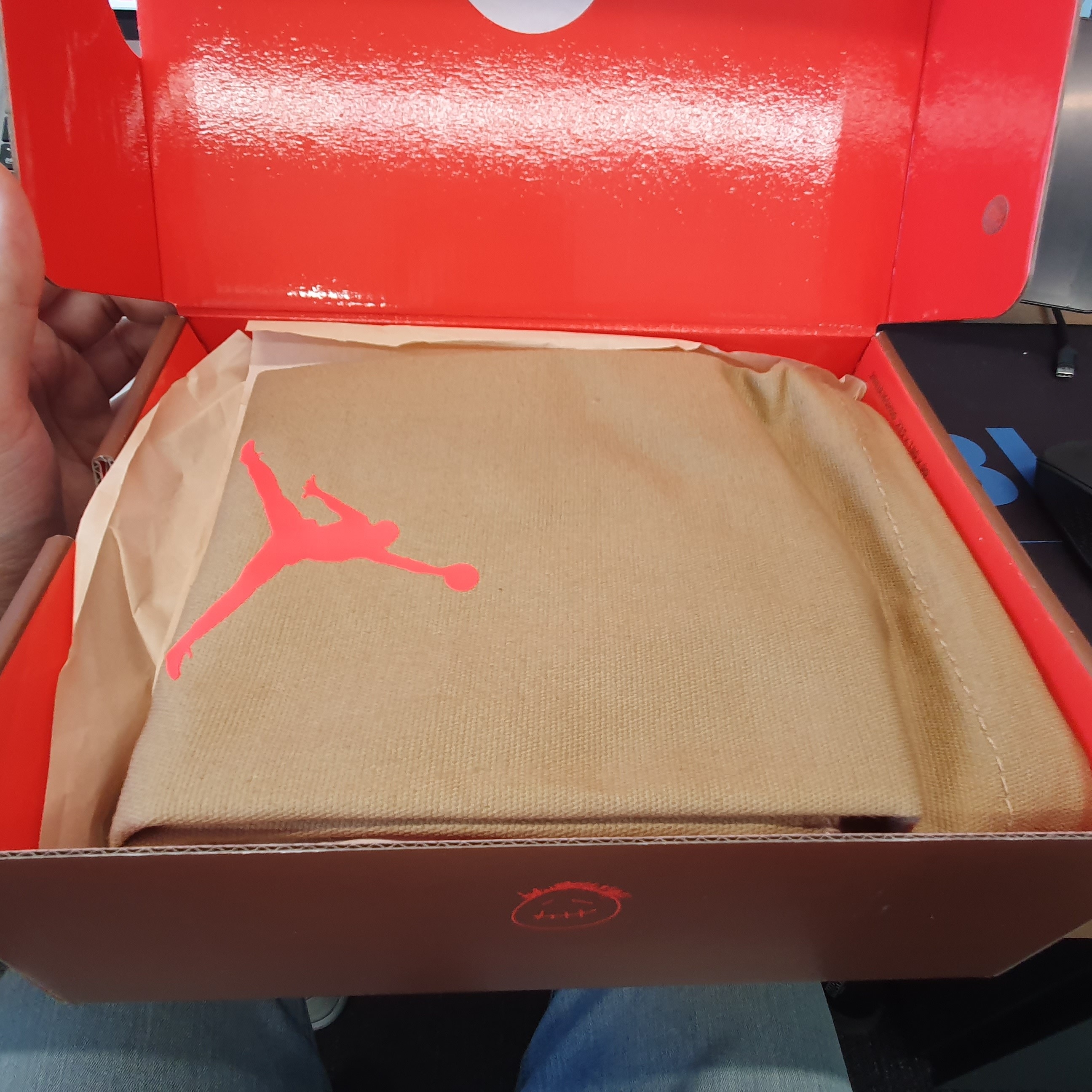 (PS) Jordan 6 x Travis Scott Retro SP British Khaki 착용 스타일 - 2