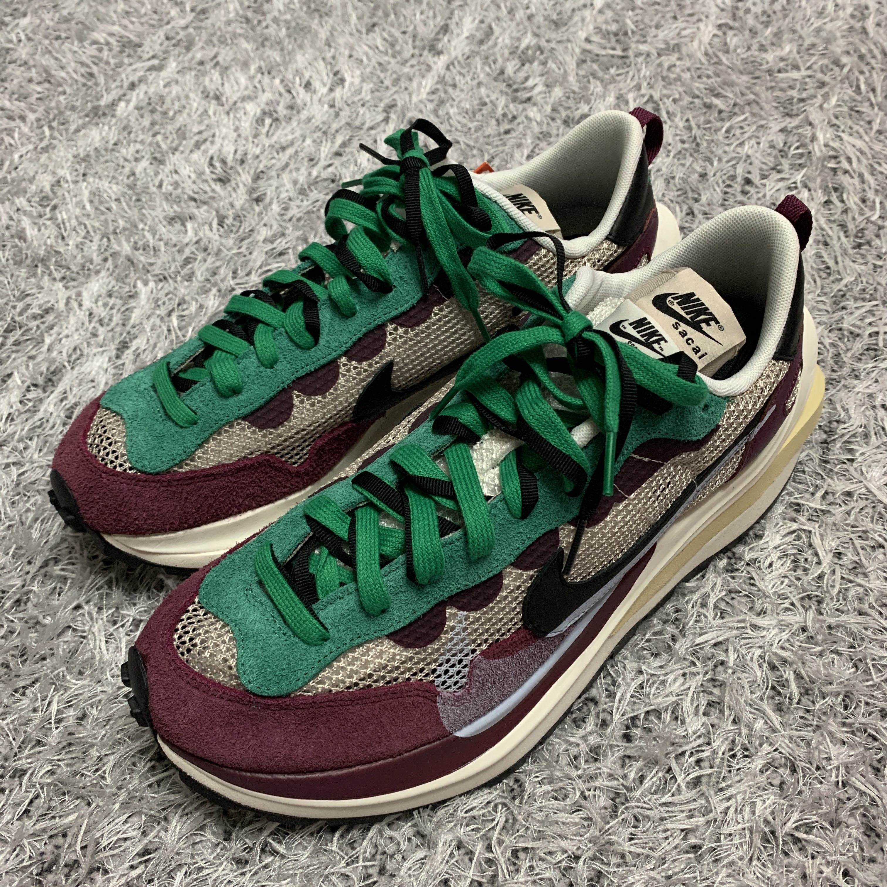 Nike x Sacai VaporWaffle String & Black Villain Red 착용 스타일 - 2