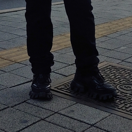 (W) Prada Cloudbust Thunder Sneakers Black, Prada Cloudbust Thunder Technical Fabric Sneakers Black 착용 스타일 - 4