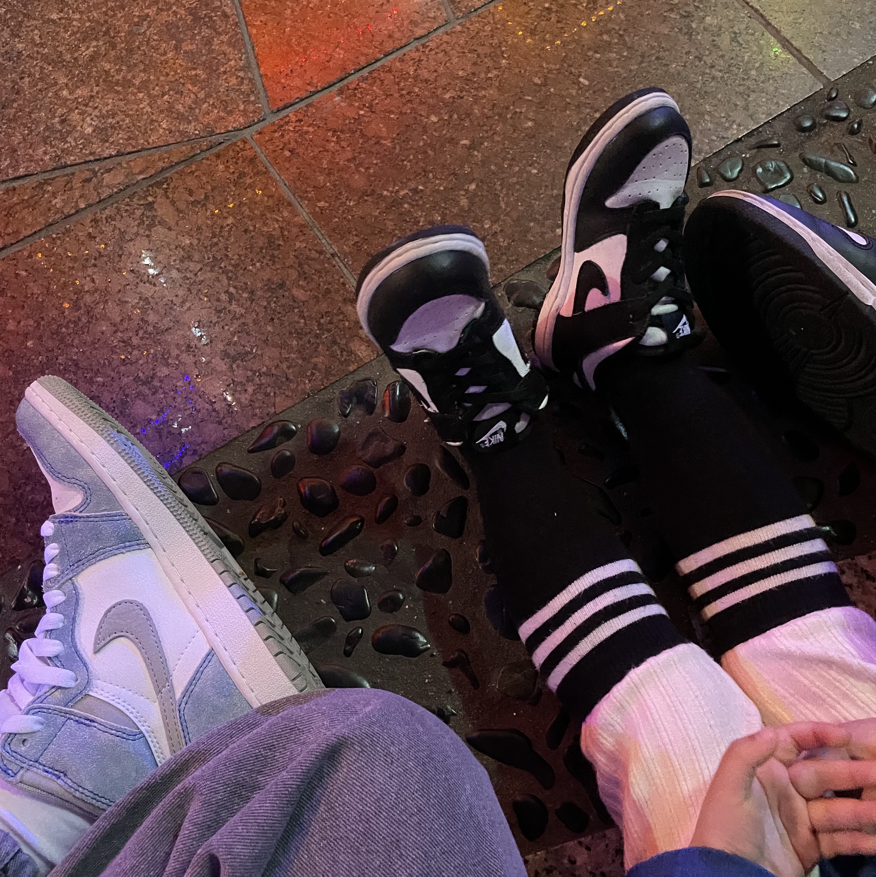 (GS) Jordan 1 Retro High OG Hyper Royal, (TD) Nike Dunk Low Black 착용 스타일
