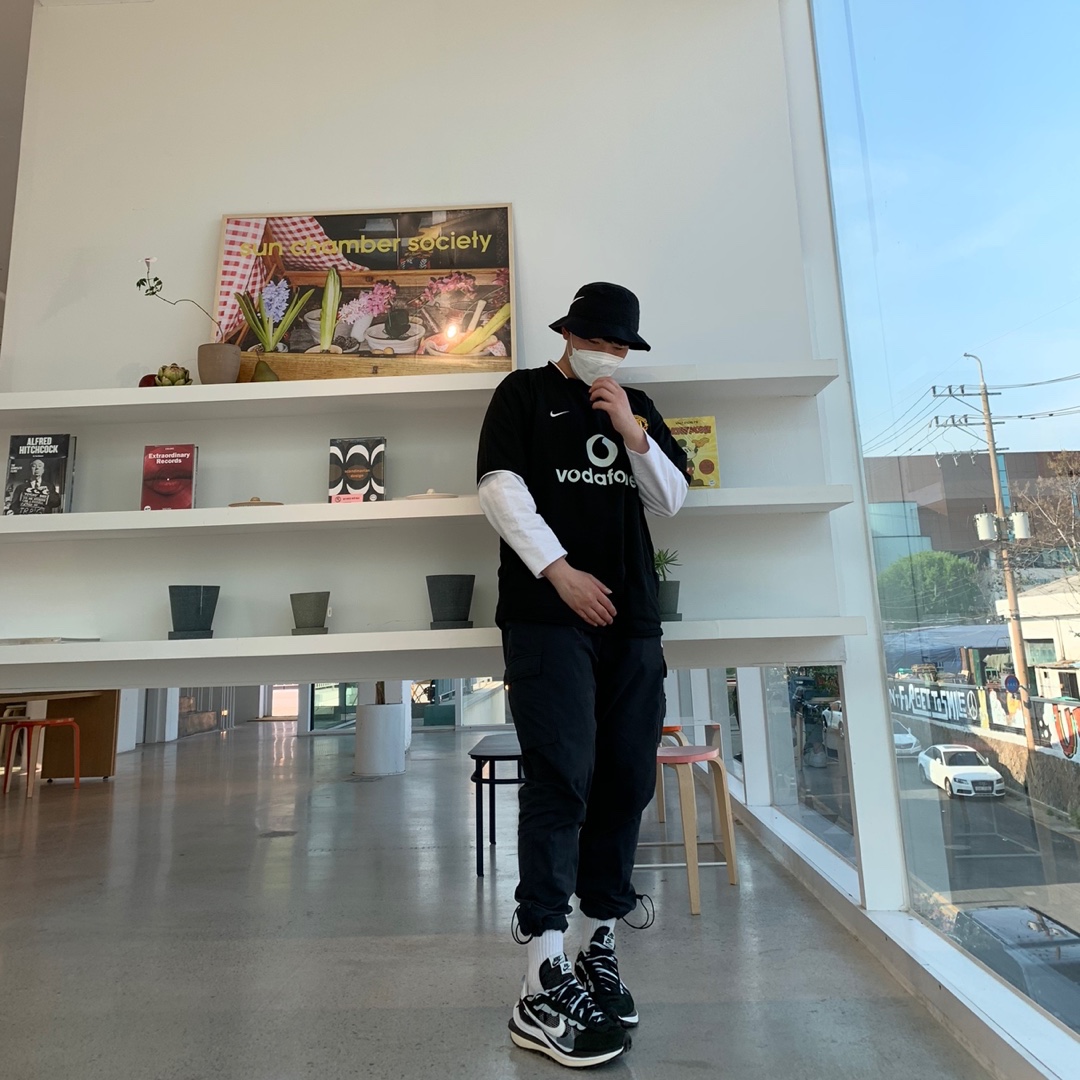 Nike x Sacai VaporWaffle Black White, Nike x Stussy Bucket Hat Black 착용 스타일