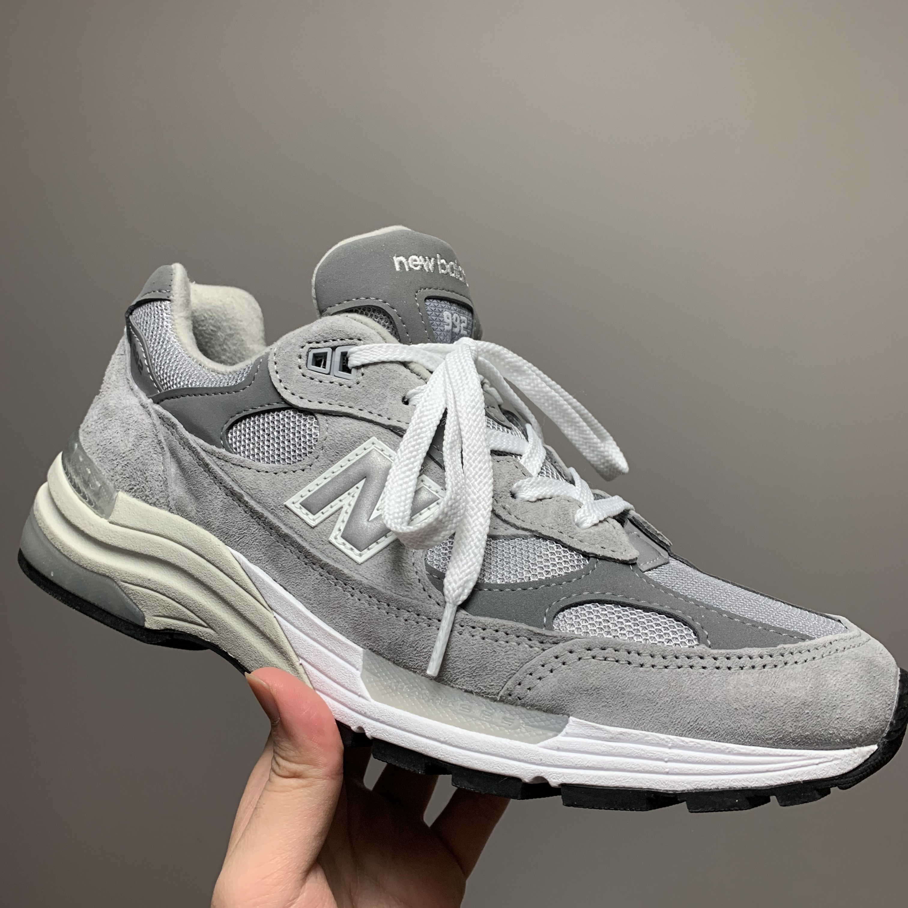 New Balance 992 Made in USA Grey - D Standard 착용 스타일