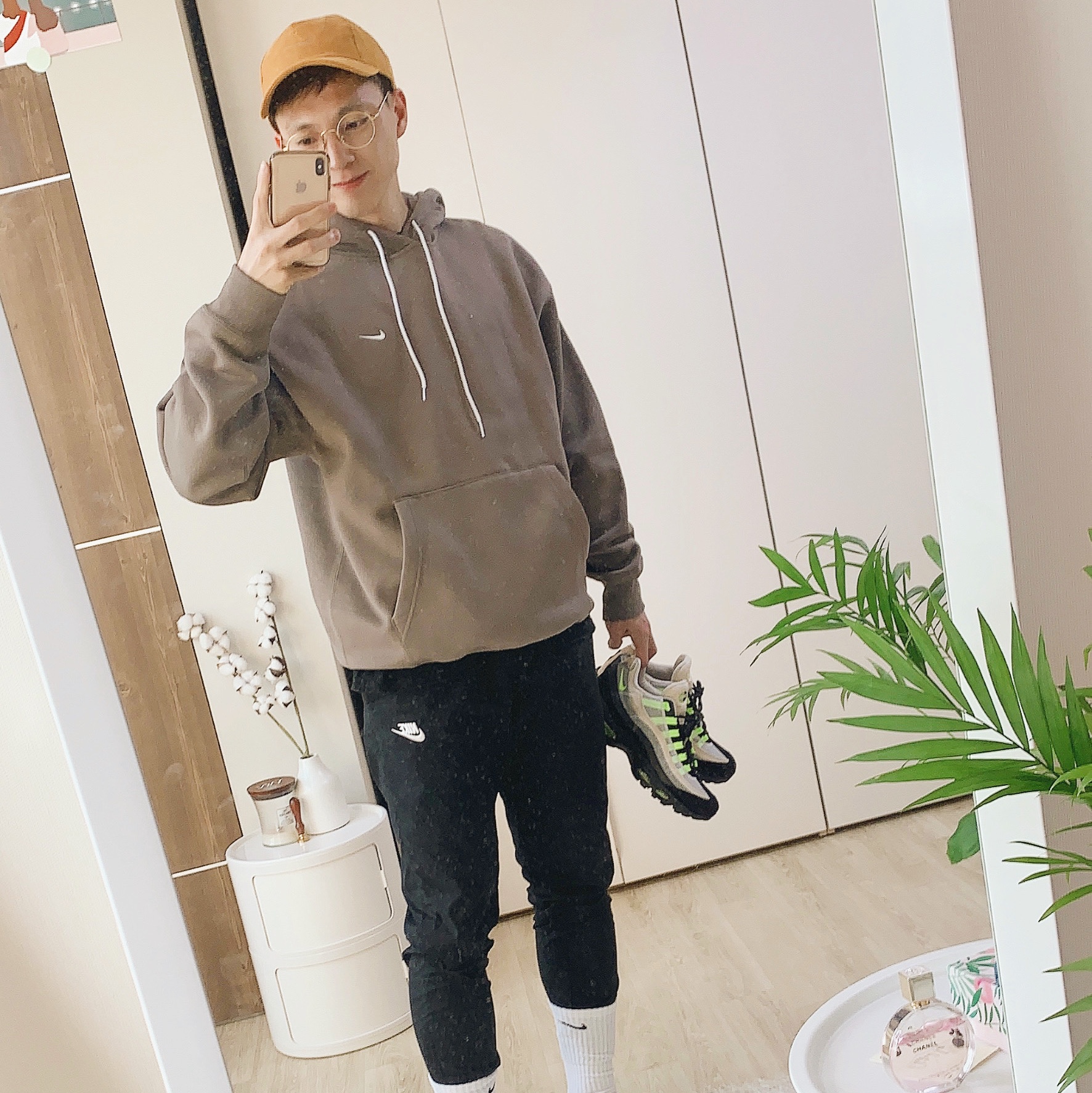 Nike M NRG Hoodie Khaki, Nike x Denham Air Max 95 Volt 착용 스타일