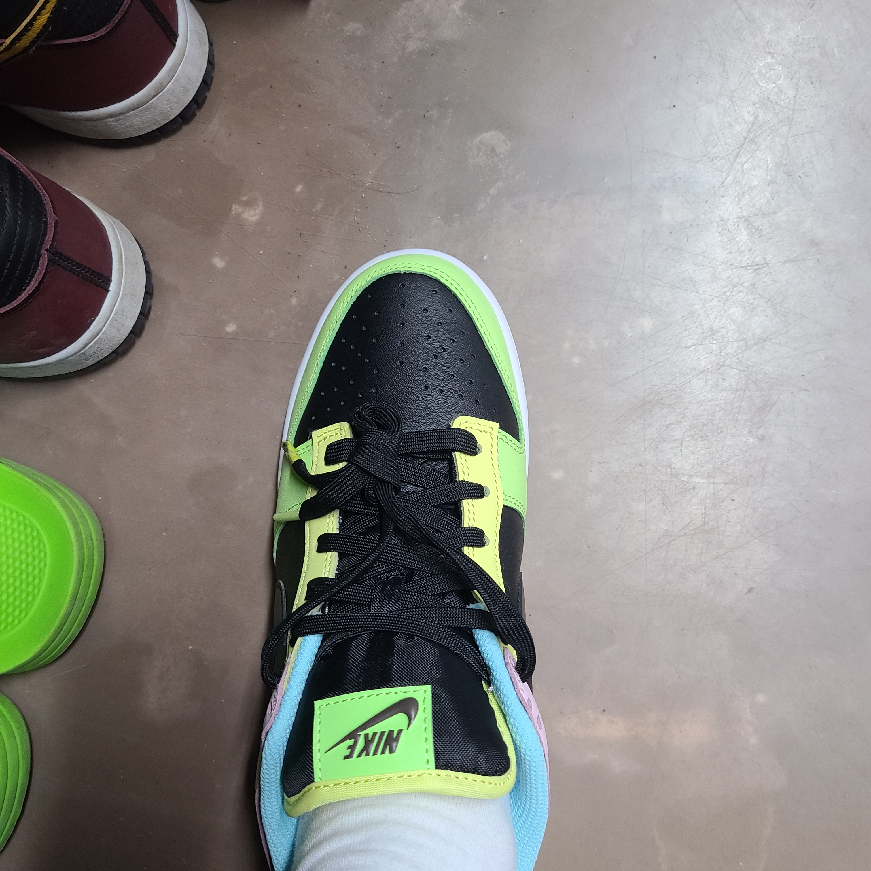 Nike Dunk Low SE Free.99 Black 착용 스타일 - 3