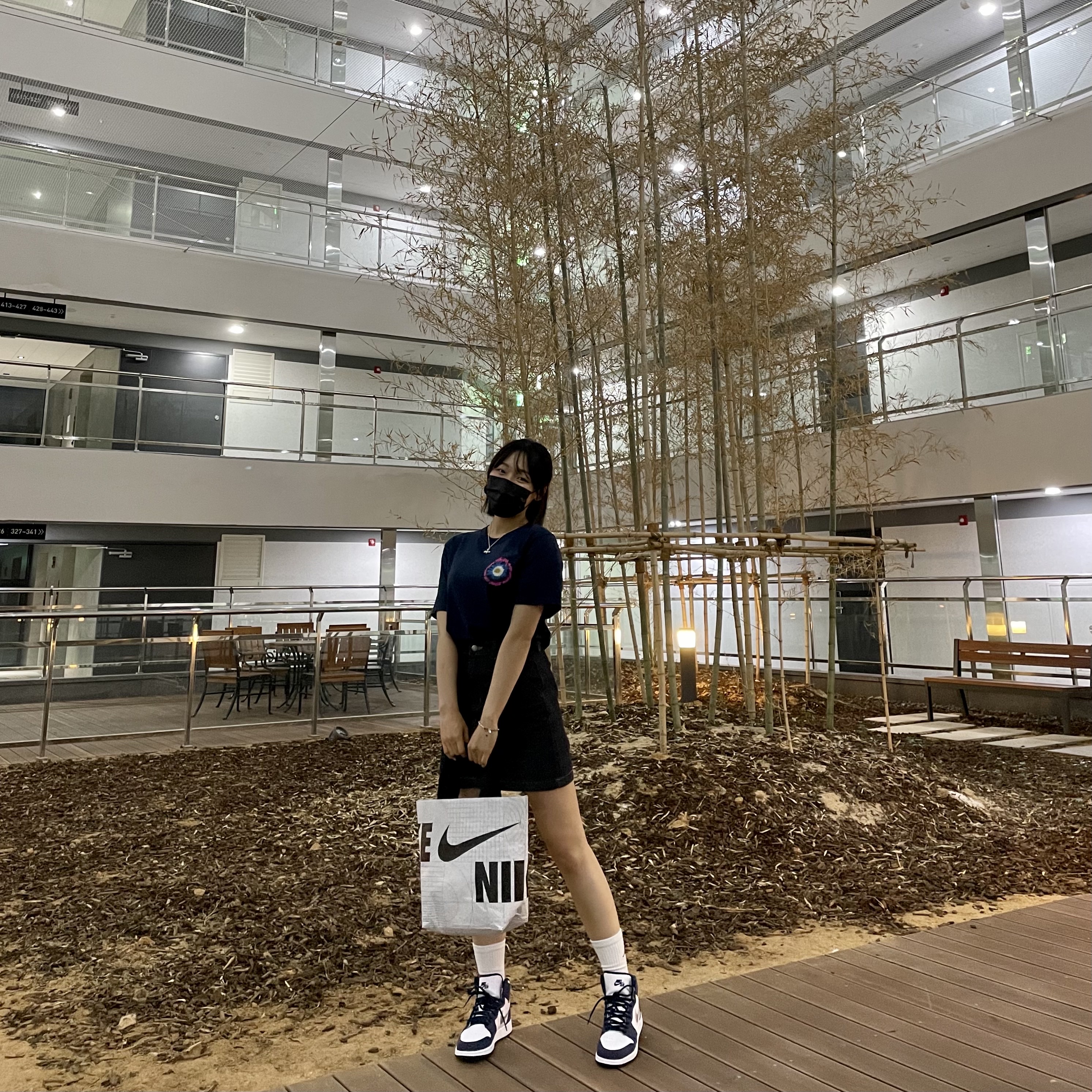 Jordan 1 Retro High OG CO.JP Midnight Navy, (GS) Jordan 1 Retro High OG CO.JP Midnight Navy 착용 스타일 - 2