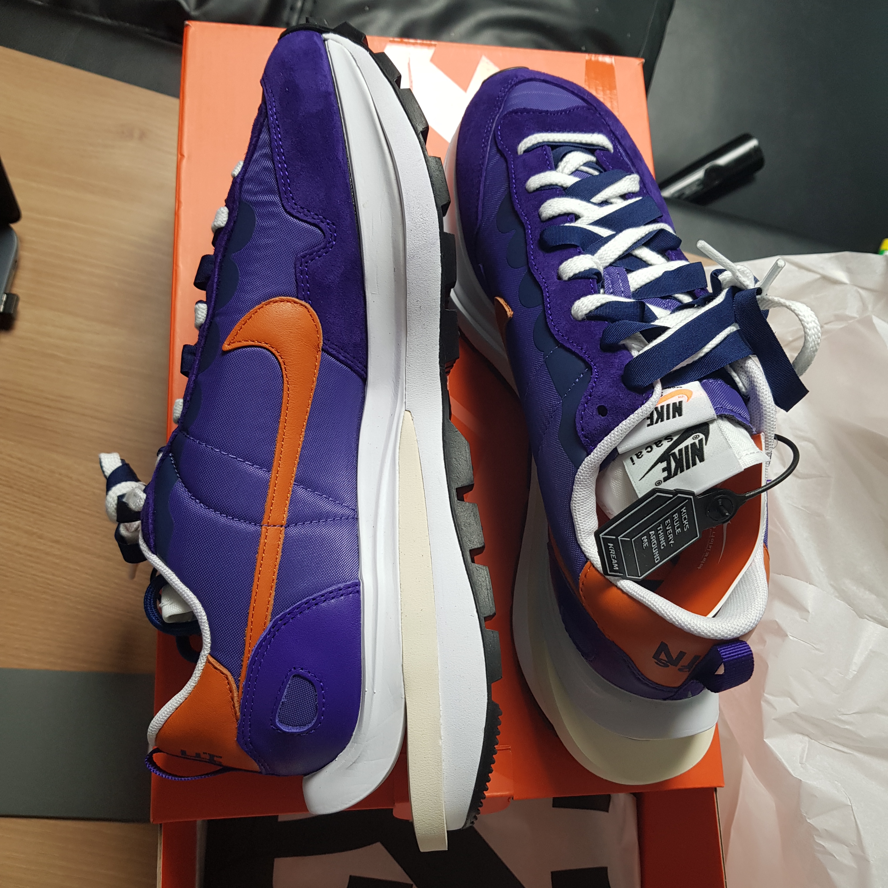 Nike x Sacai VaporWaffle Dark Iris 착용 스타일 - 1