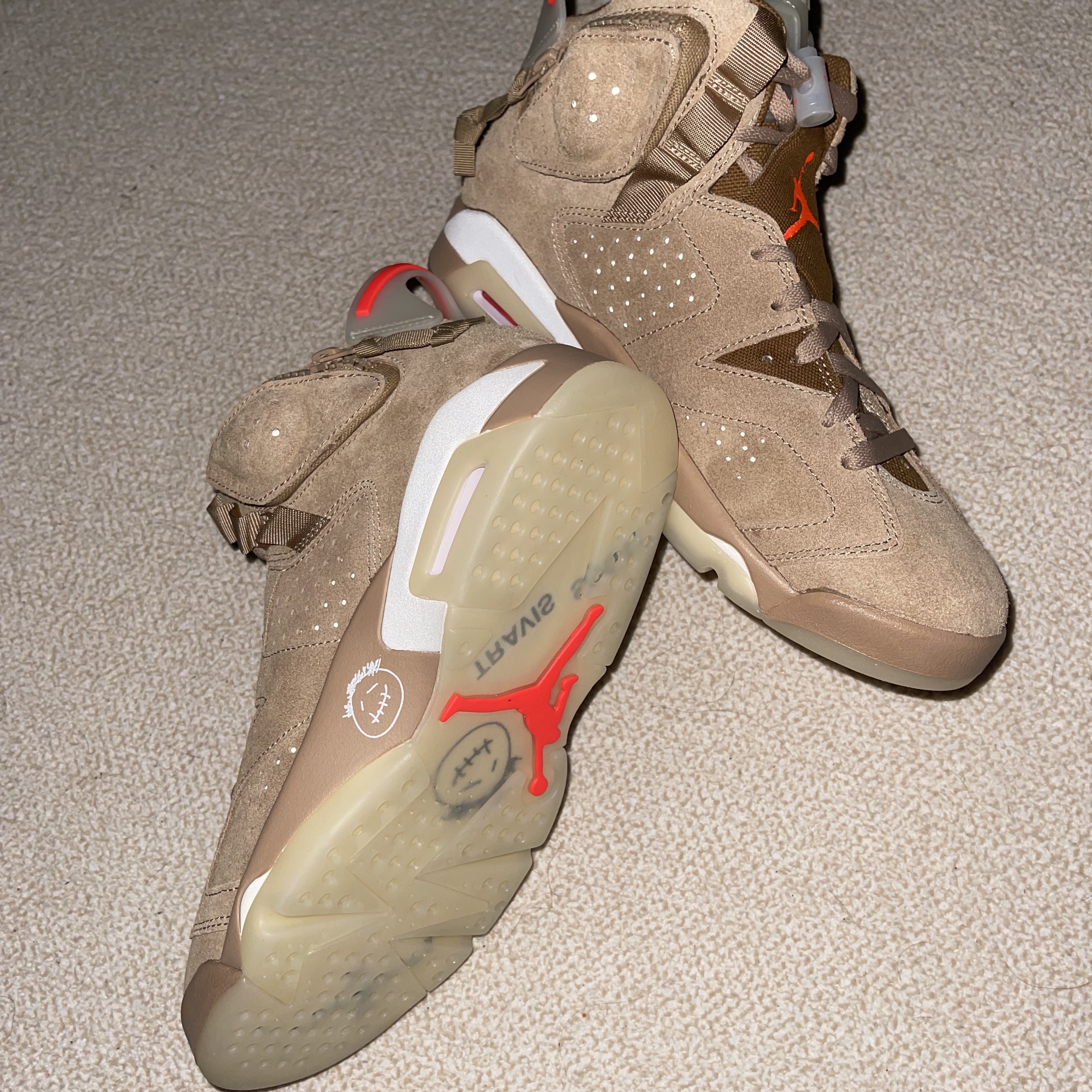 Jordan 6 x Travis Scott Retro SP British Khaki, Jordan x Travis Scott S/S Top - Asia 착용 스타일 - 3