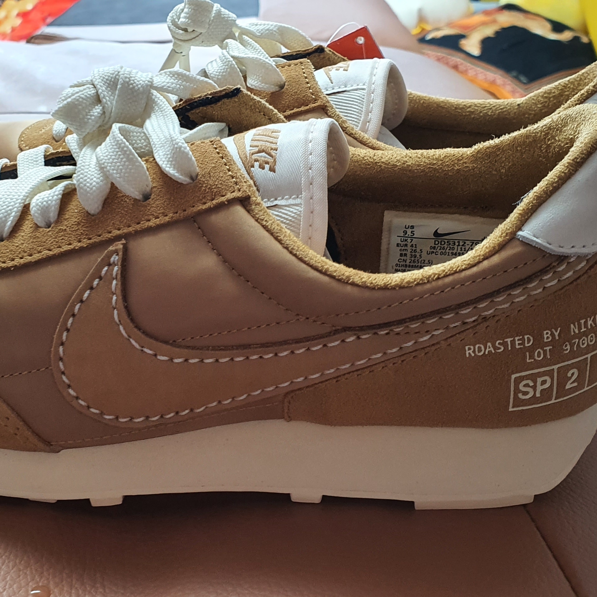 (W) Nike Daybreak Wheat Pale Ivory 착용 스타일 - 4