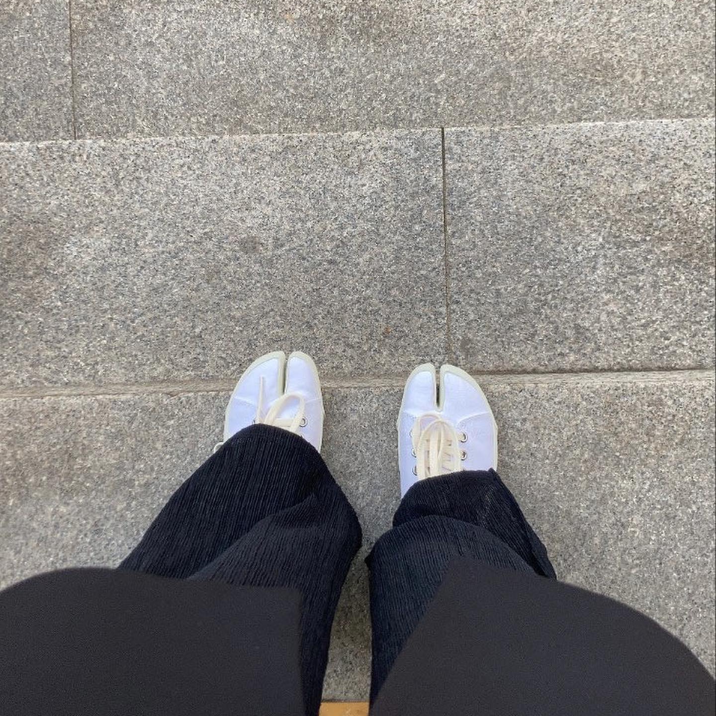 Maison Margiela Tabi Low White 착용 스타일 - 1