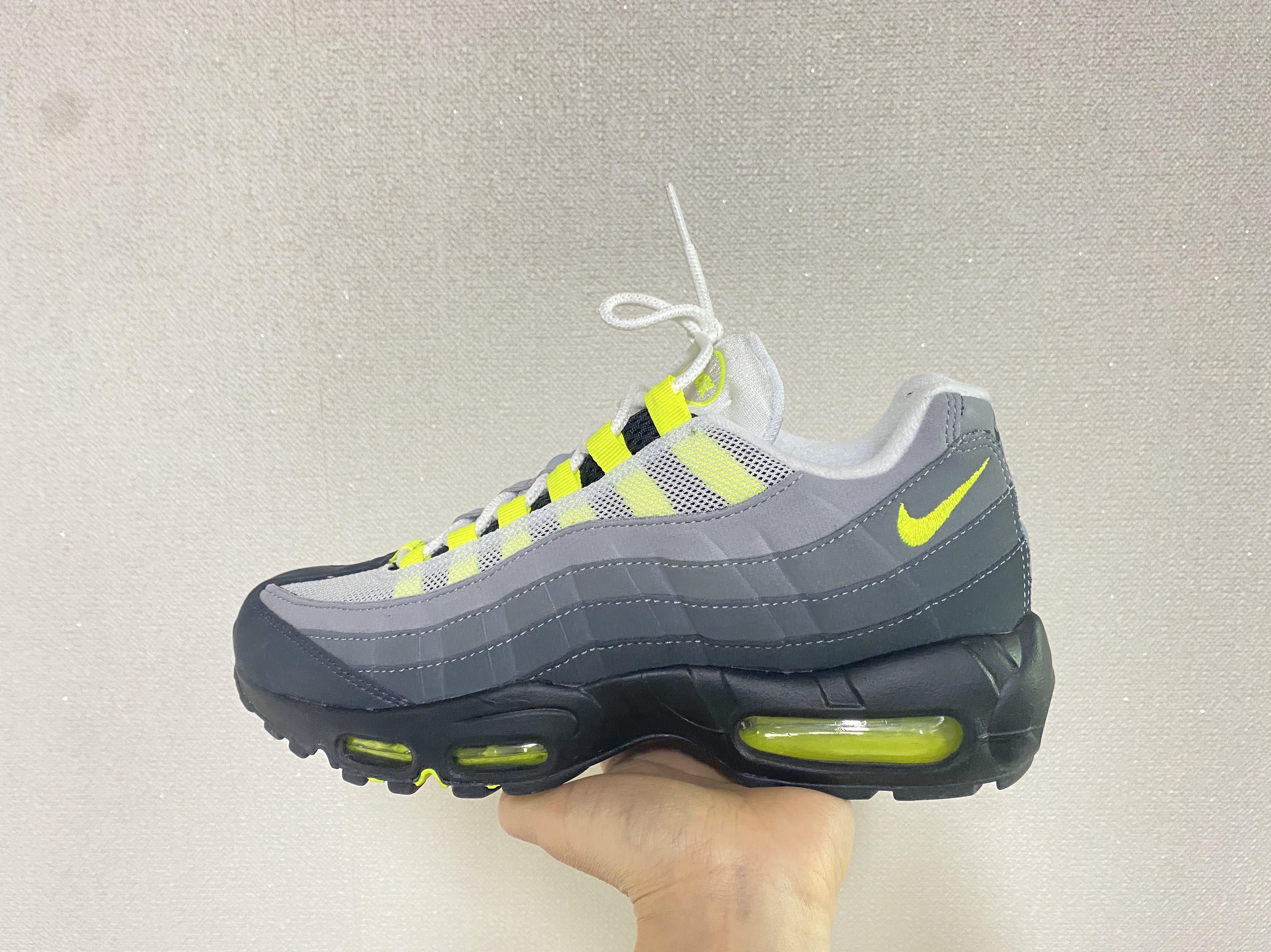 Nike Air Max 95 OG Neon Yellow 2020 착용 스타일