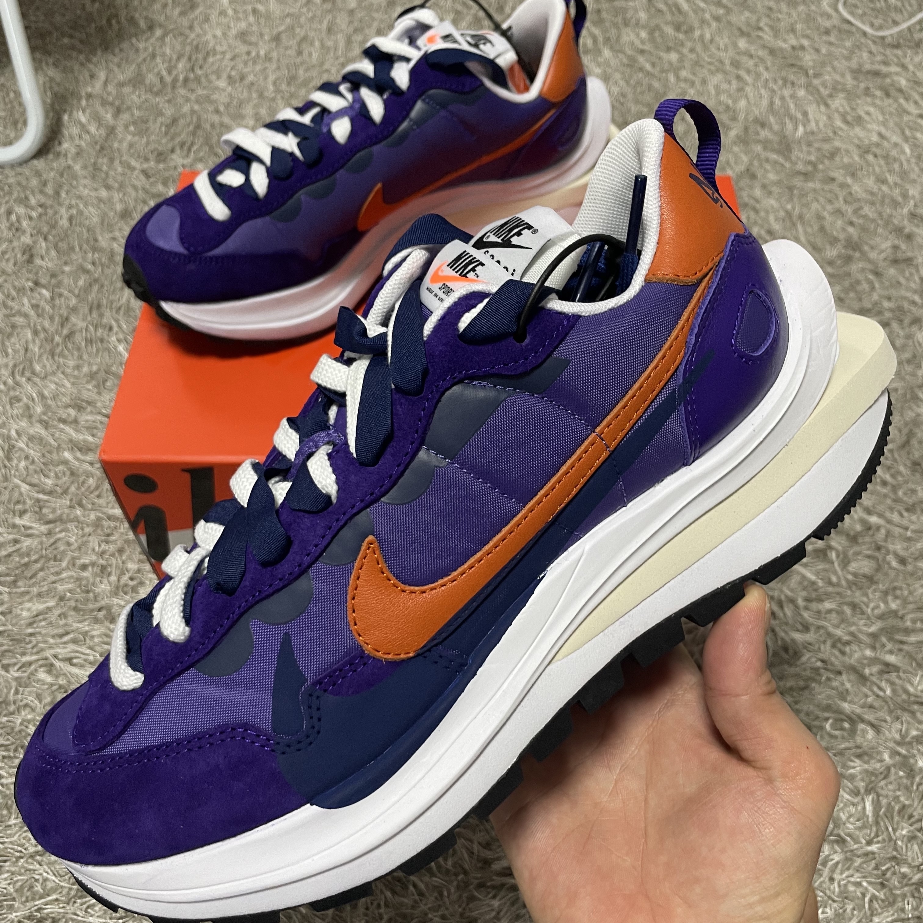 Nike x Sacai VaporWaffle Dark Iris 착용 스타일 - 2