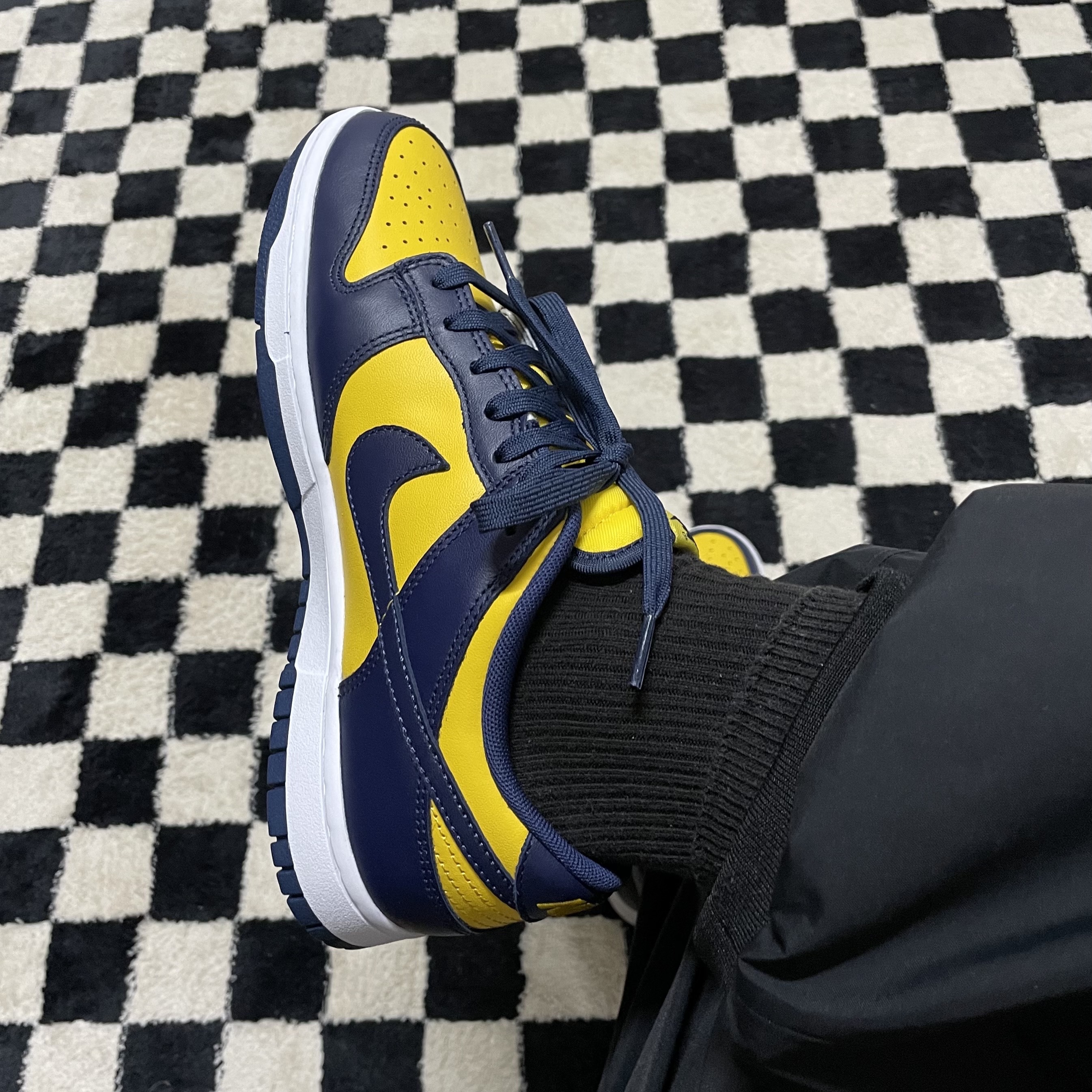 Nike Dunk Low Retro Varsity Maize 착용 스타일