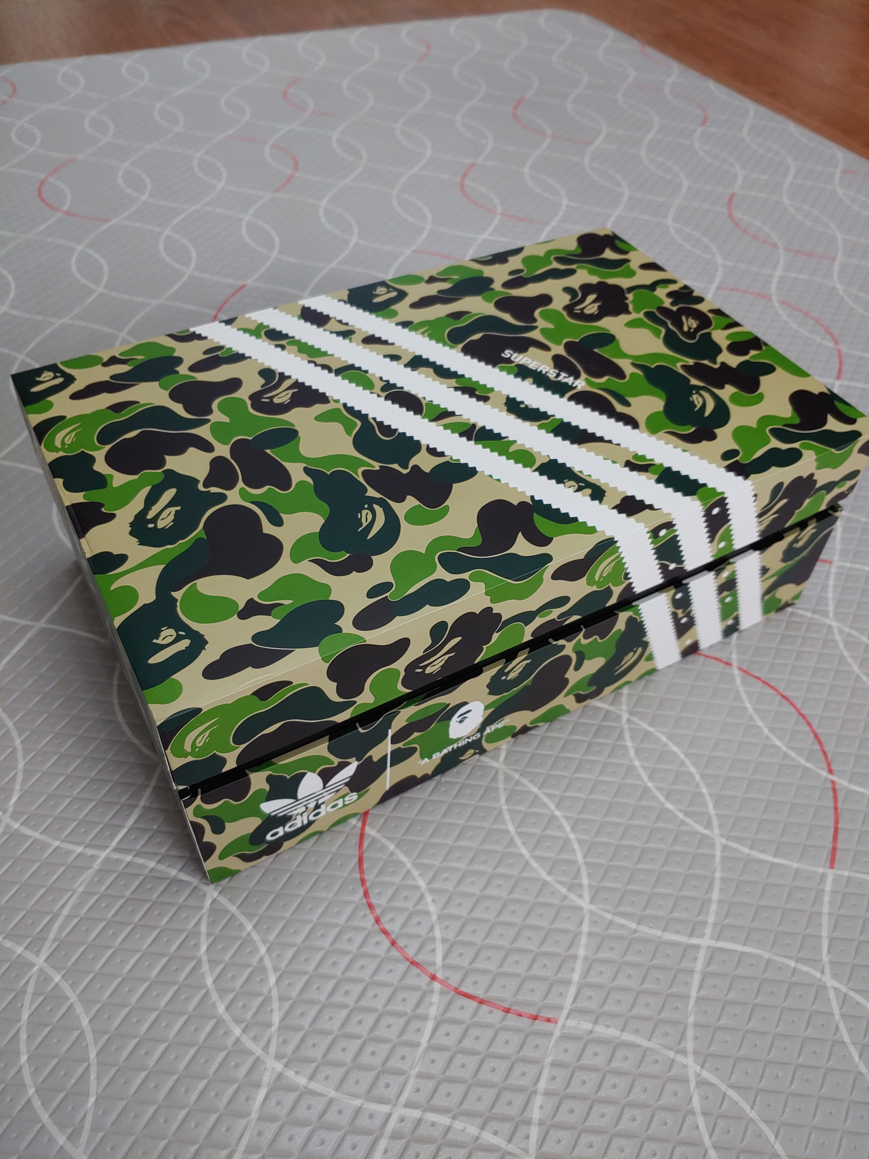 Adidas x BAPE Superstar 80s Green Camo 착용 스타일 - 3