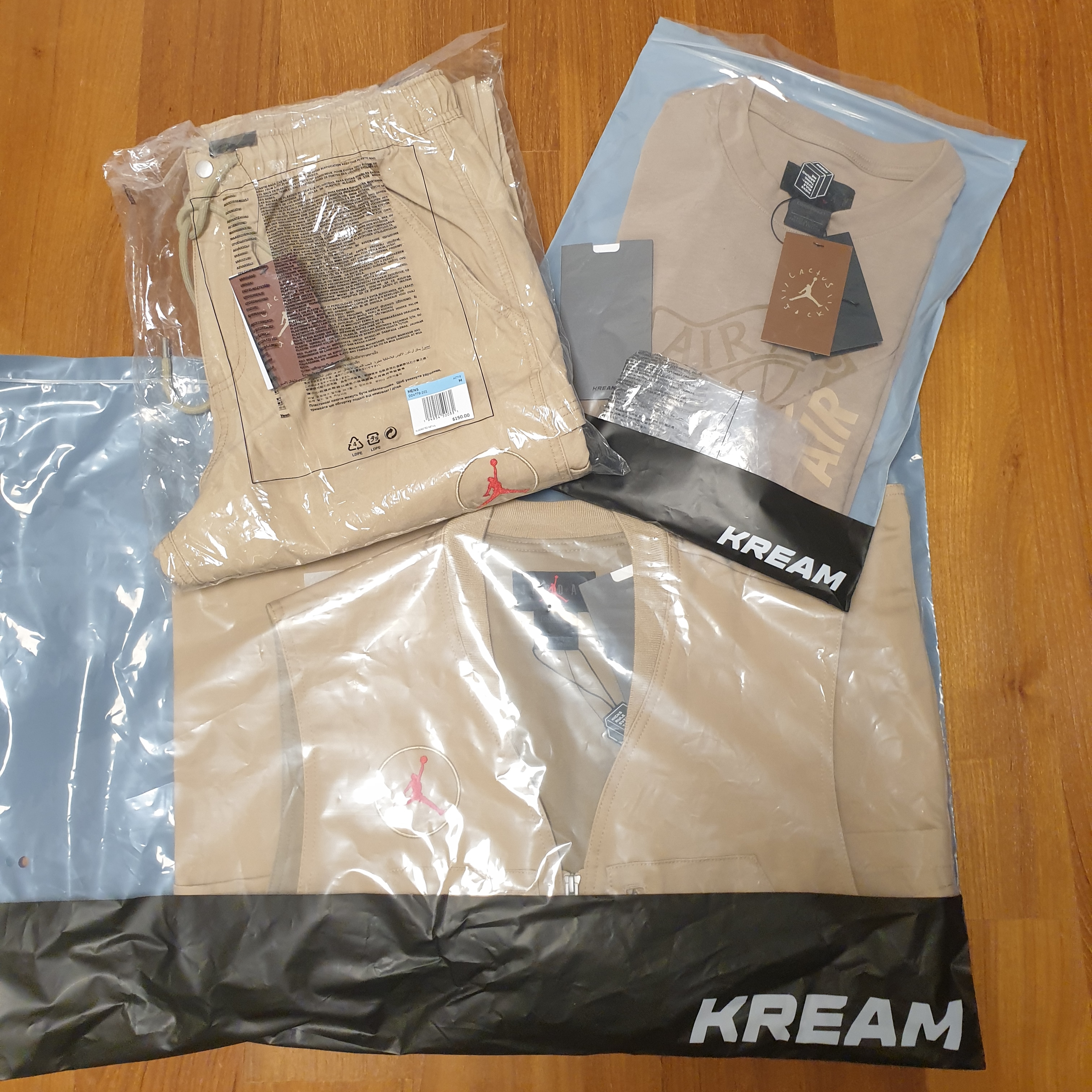 Jordan x Travis Scott S/S Top - Asia, Jordan x Travis Scott Utility Vest - Asia 착용 스타일