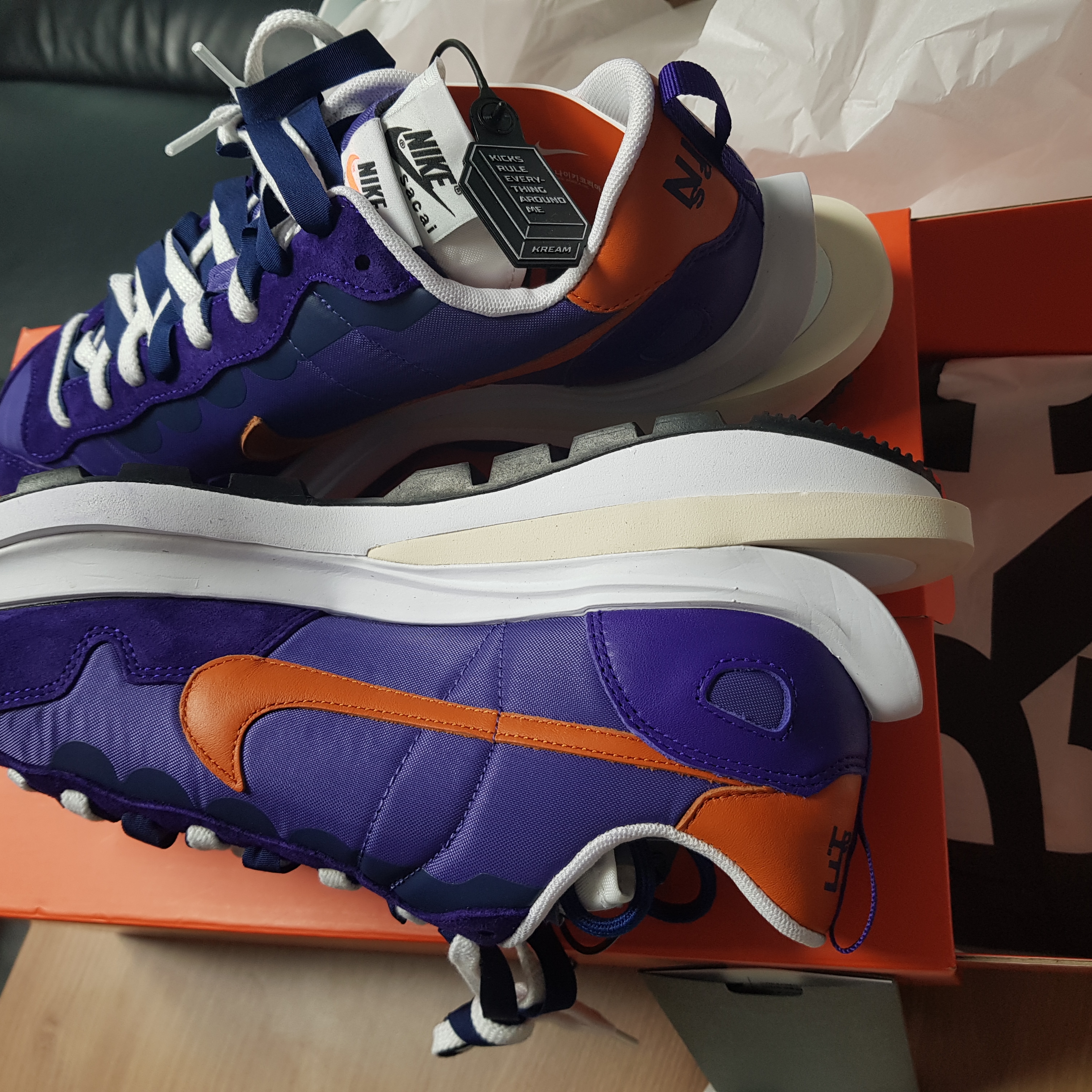 Nike x Sacai VaporWaffle Dark Iris 착용 스타일 - 3