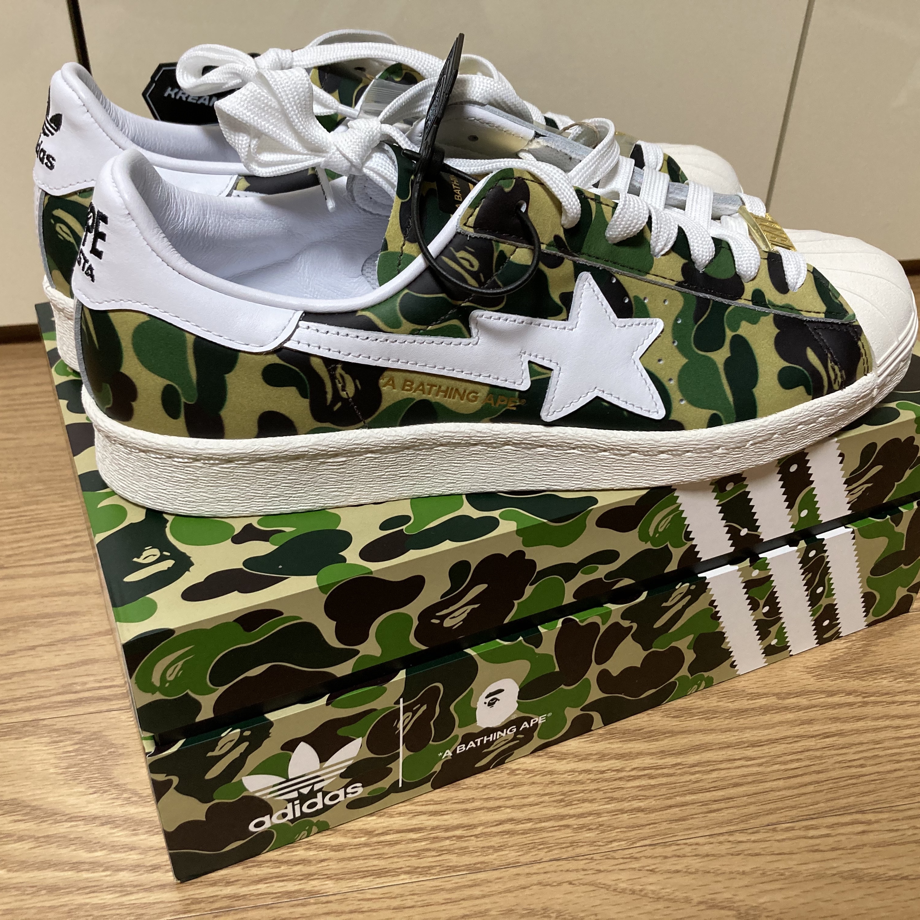 Adidas x BAPE Superstar 80s Green Camo 착용 스타일 - 1