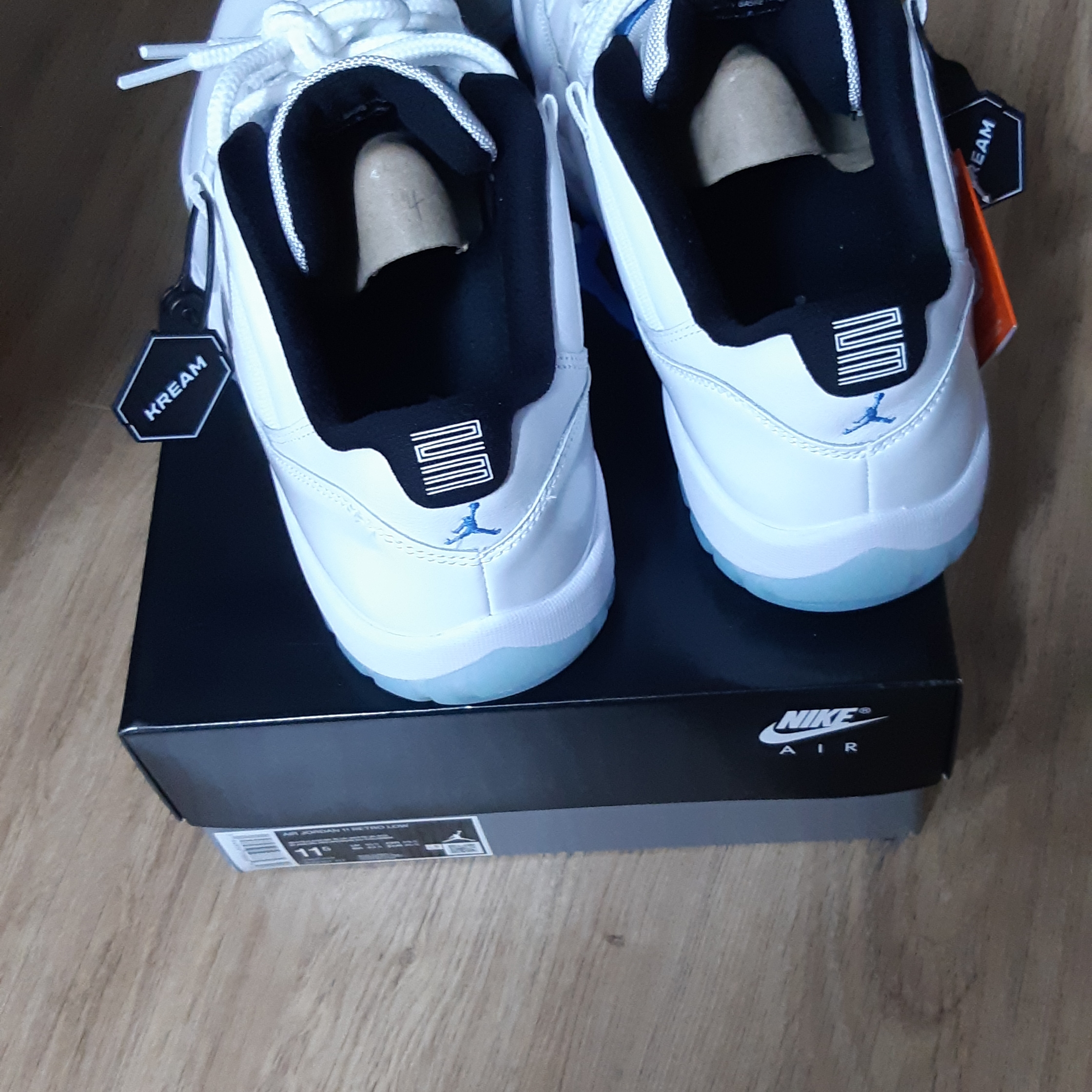Jordan 11 Retro Low Legend Blue 착용 스타일 - 3