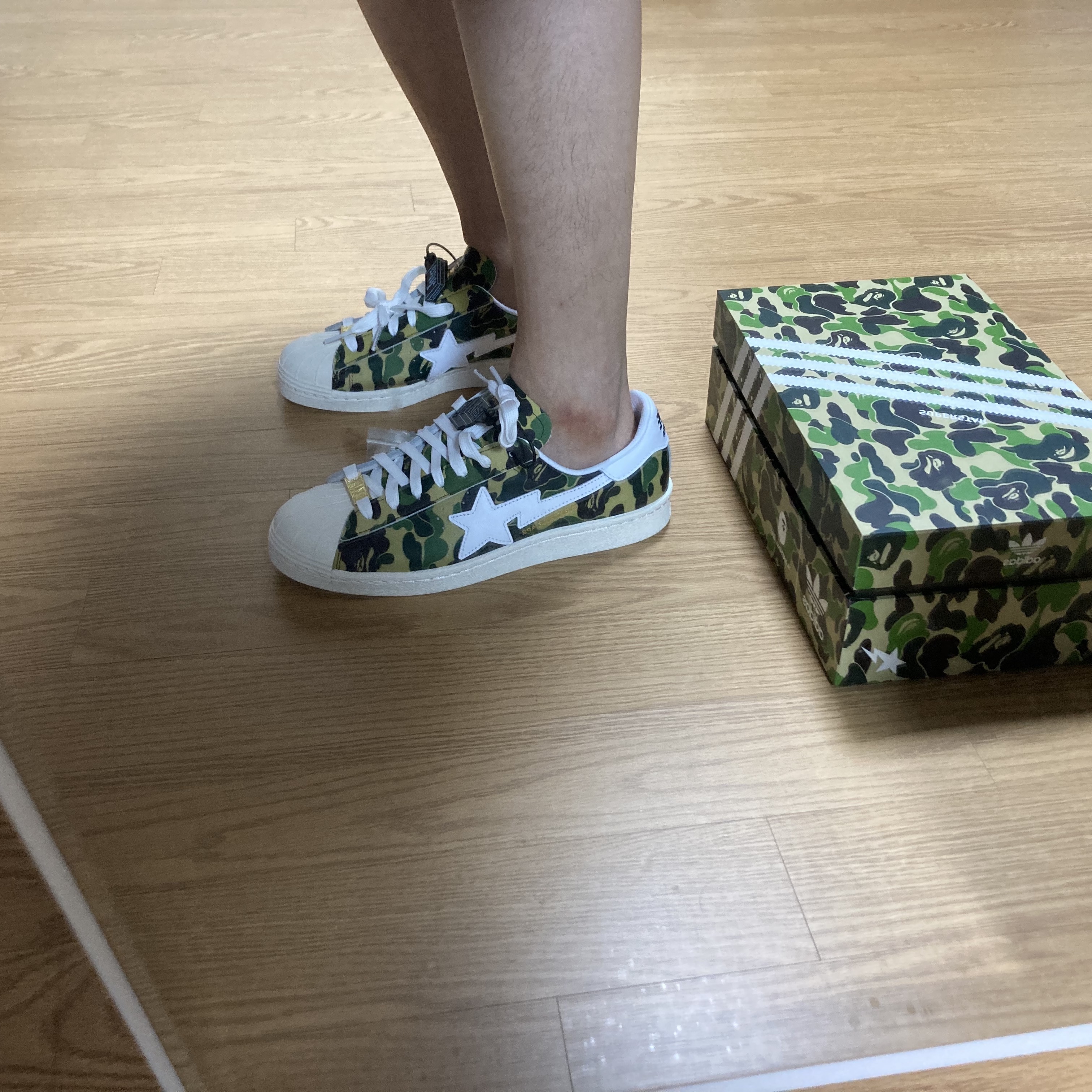 Adidas x BAPE Superstar 80s Green Camo 착용 스타일 - 3