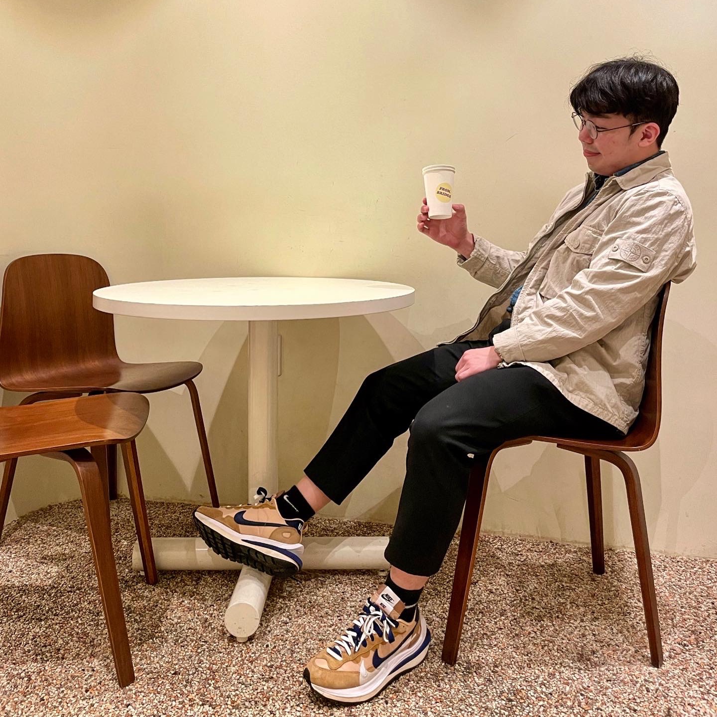 Nike x Sacai VaporWaffle Sesame and Blue Void 착용 스타일