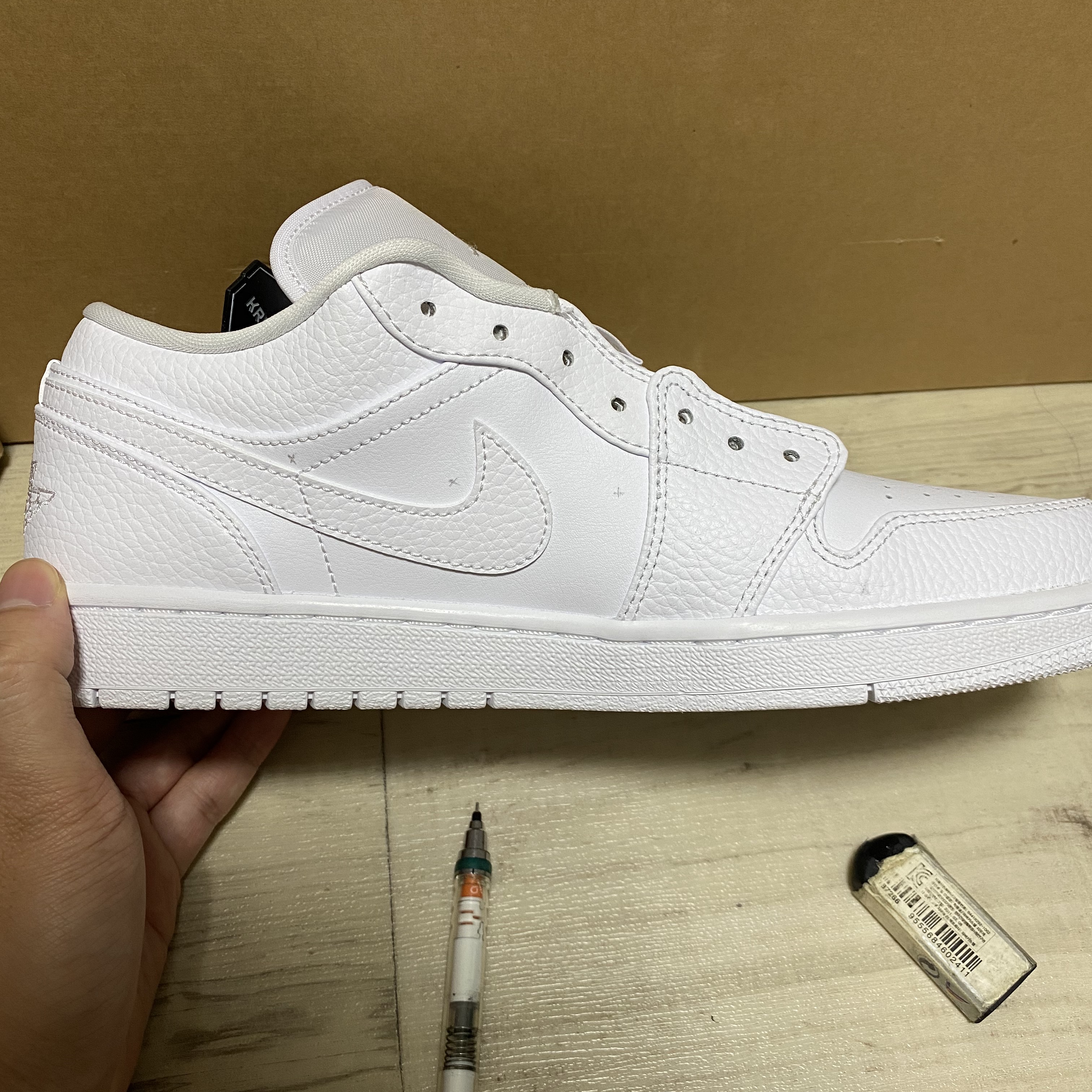 Nike x Off-White Dunk Low Pine Green, Jordan 1 Low Triple White Tumbled Leather 2020 착용 스타일 - 2