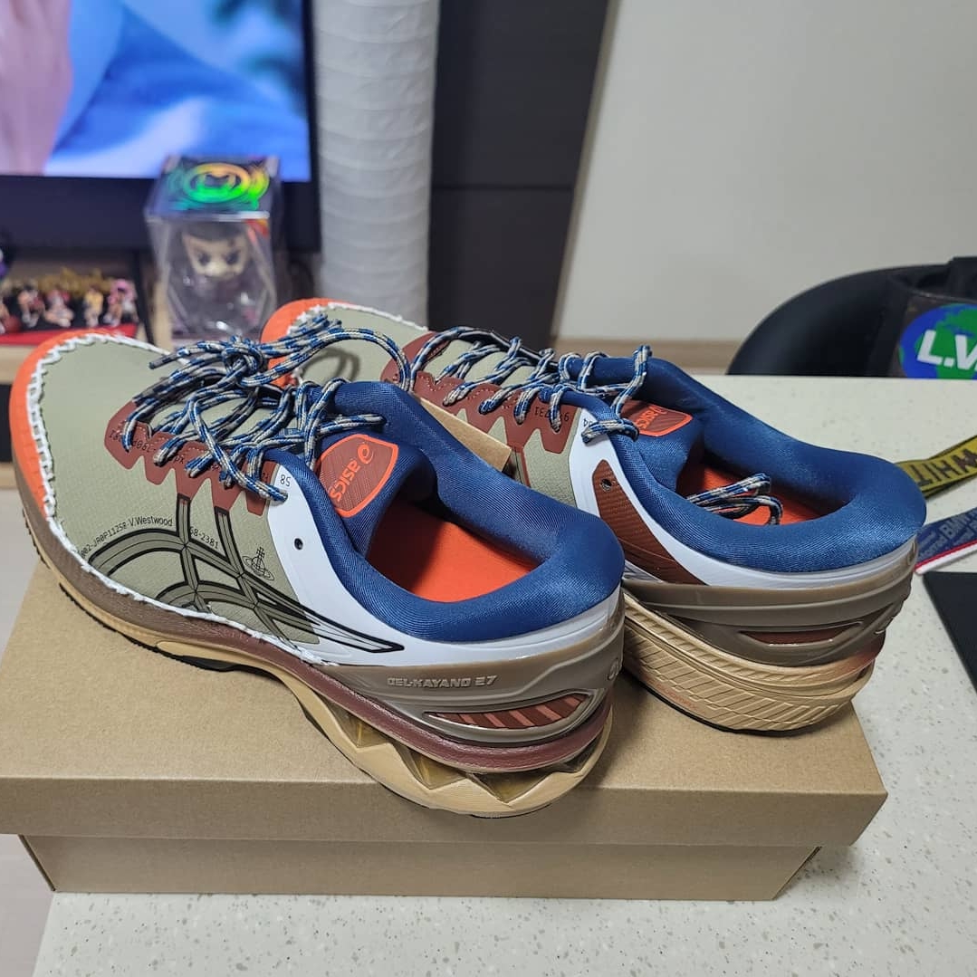 Asics x Vivienne Westwood Gel-Kayano 27 DE Ox Brown 착용 스타일