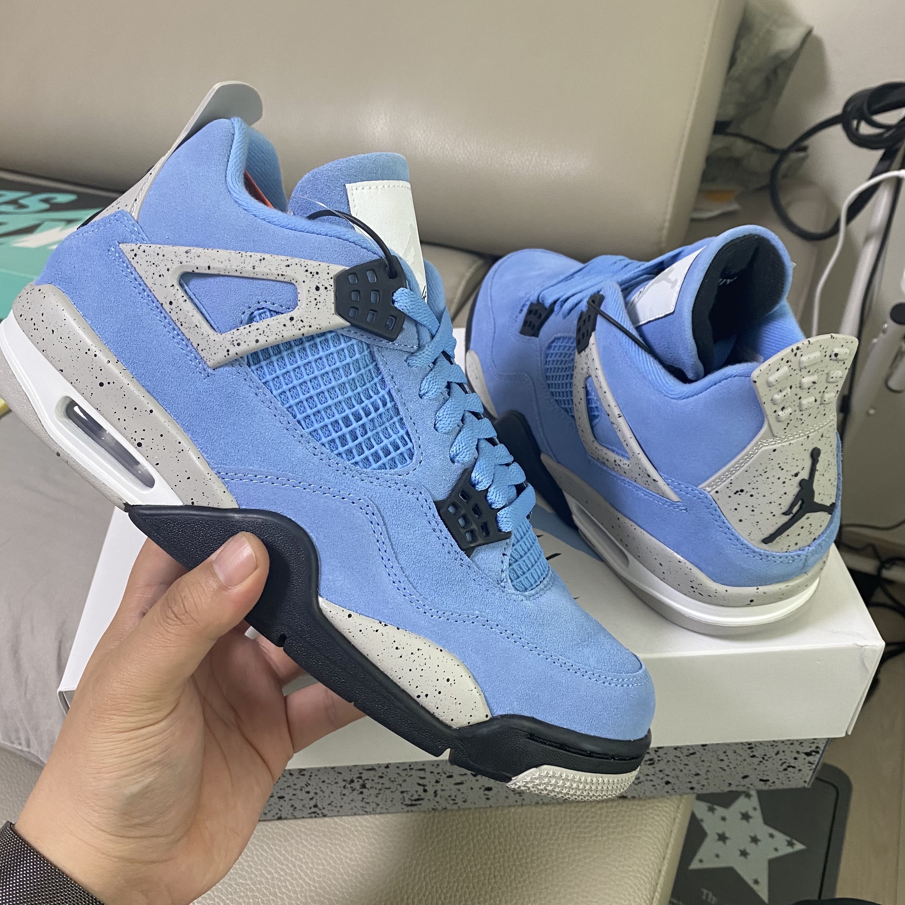Jordan 4 Retro University Blue, Jordan 3 Retro Cool Grey 착용 스타일 - 1