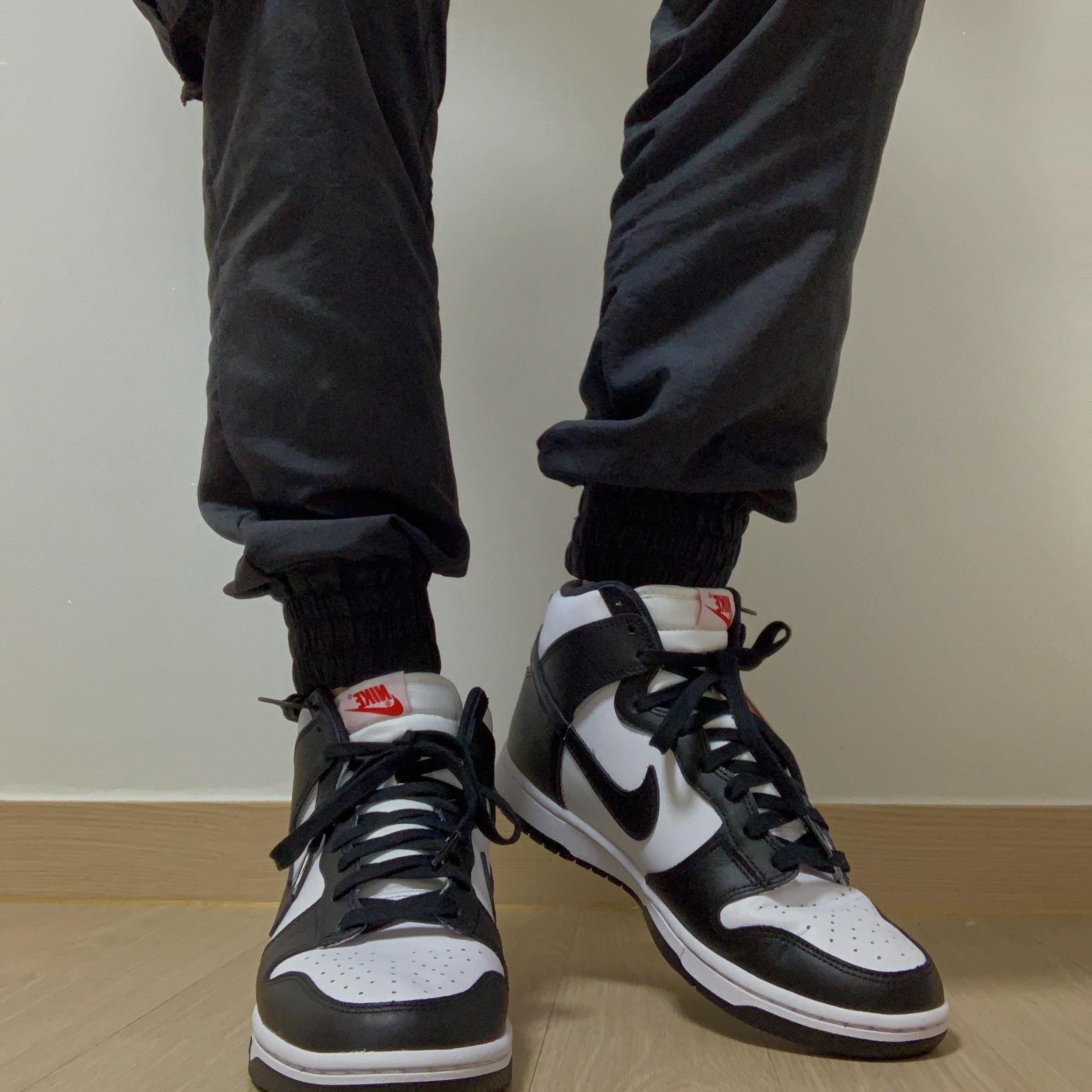 Nike Dunk High Retro Black and White 착용 스타일 - 1