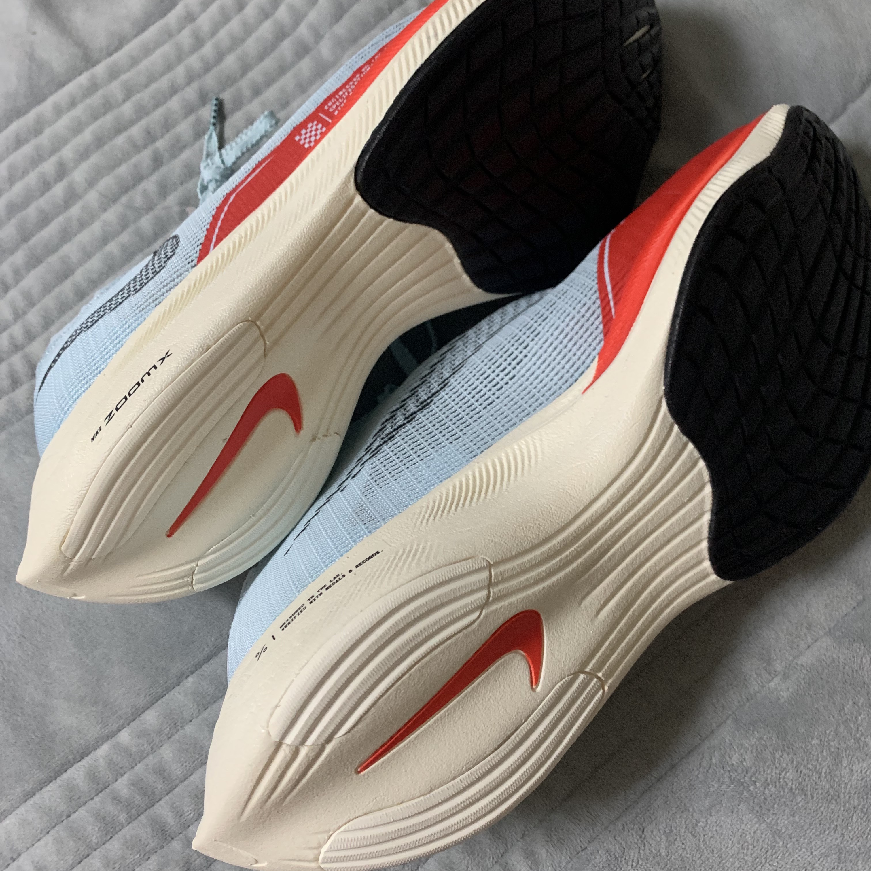 Nike ZoomX Vaporfly Next% 2 Aurora Green, Nike ZoomX Vaporfly Next% 2 Glacier Blue 착용 스타일 - 3