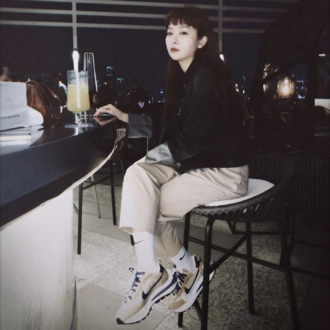 Nike x Sacai VaporWaffle Sesame and Blue Void 착용 스타일 - 2