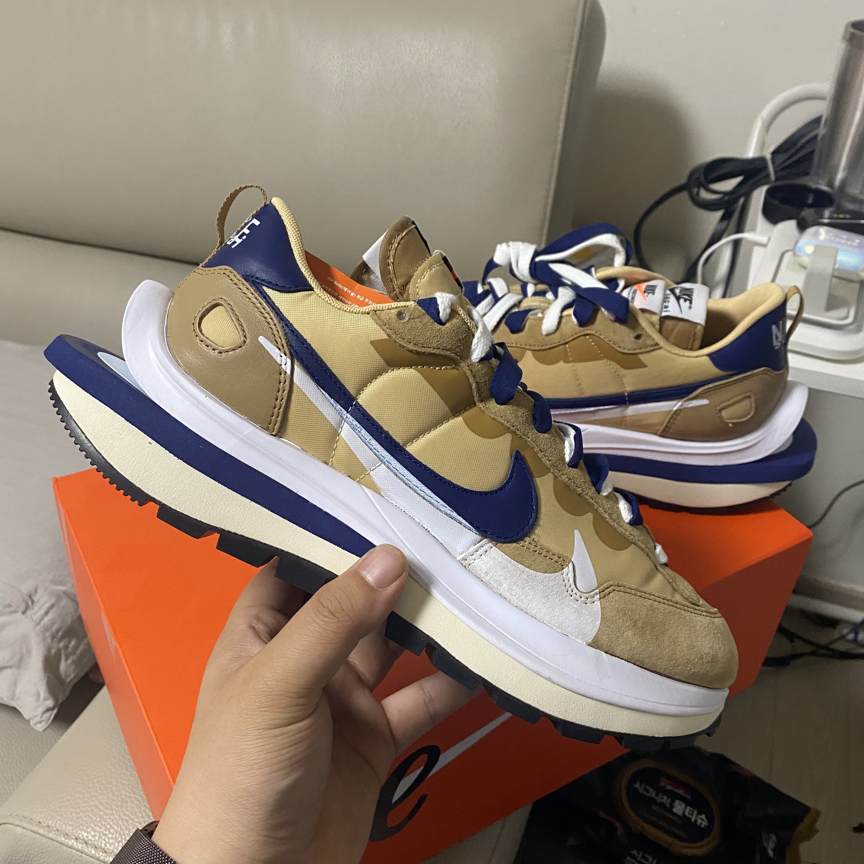 Nike x Sacai VaporWaffle Tour Yellow & Gorge Green Sail, Nike x Sacai VaporWaffle Sesame and Blue Void 착용 스타일 - 2