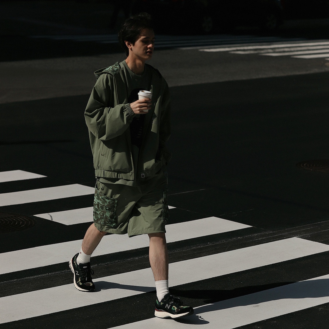 New Balance x BAPE 2002R Black Camo (Special Box), New Balance x BAPE 2002R Gray Camo (Special Box) 착용 스타일 - 2