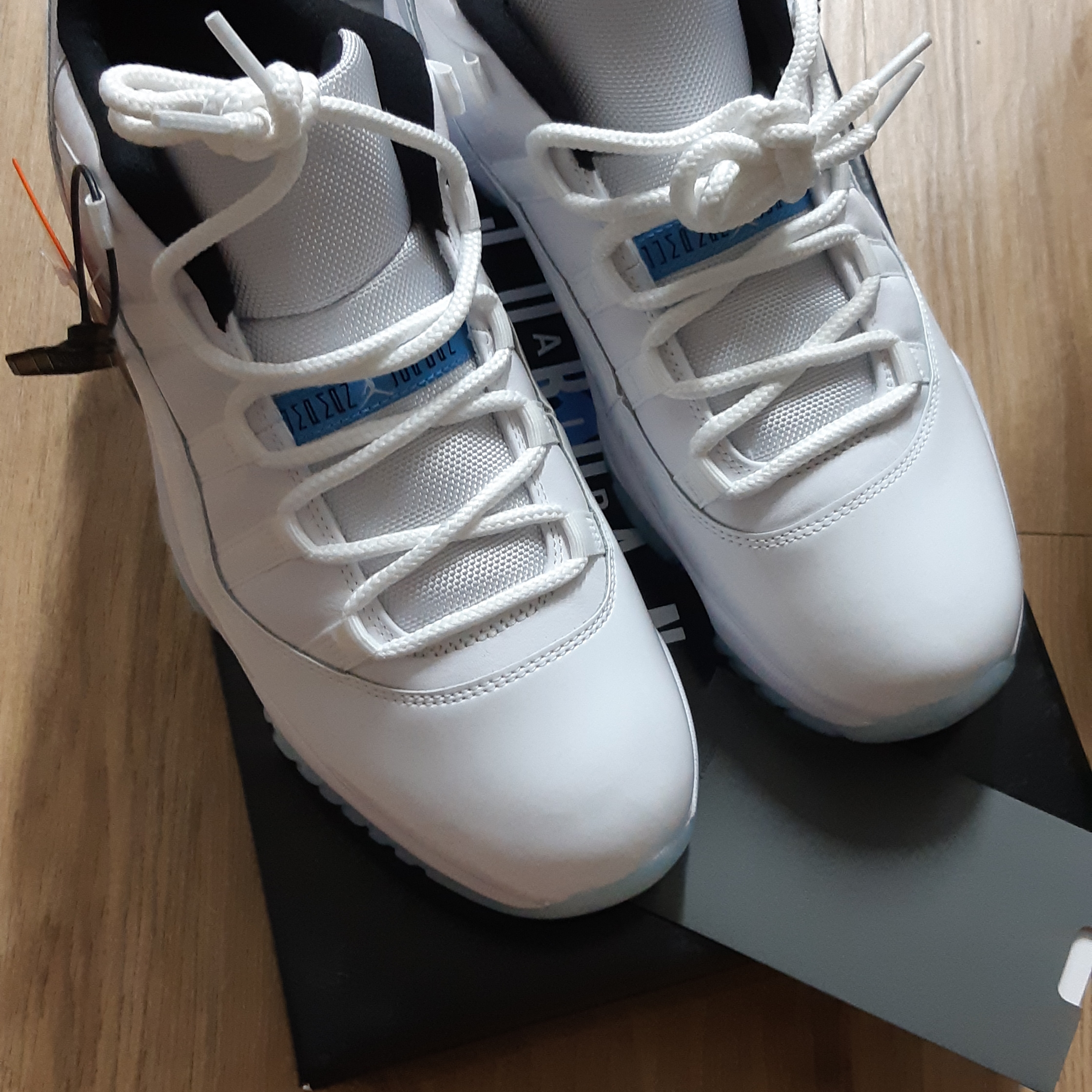 Jordan 11 Retro Low Legend Blue 착용 스타일 - 1