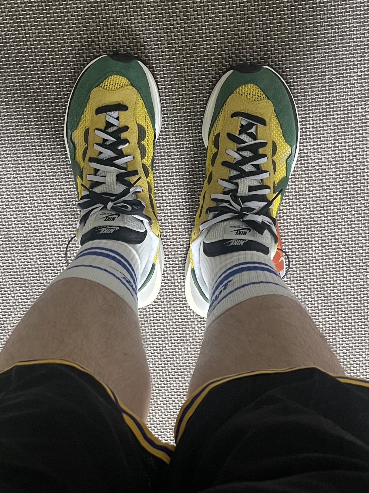 Nike x Sacai VaporWaffle Tour Yellow & Gorge Green Sail 착용 스타일