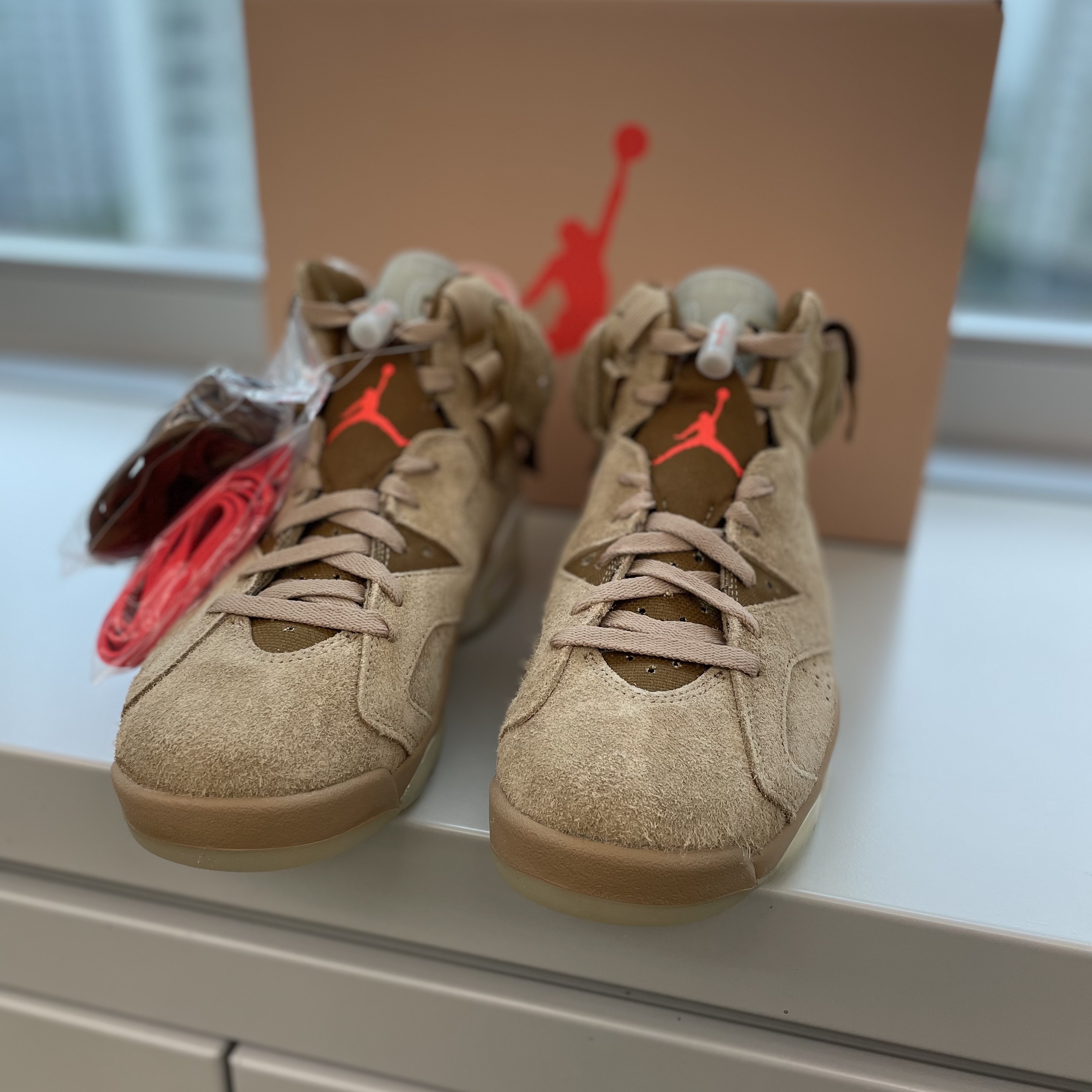 Jordan 6 x Travis Scott Retro SP British Khaki 착용 스타일