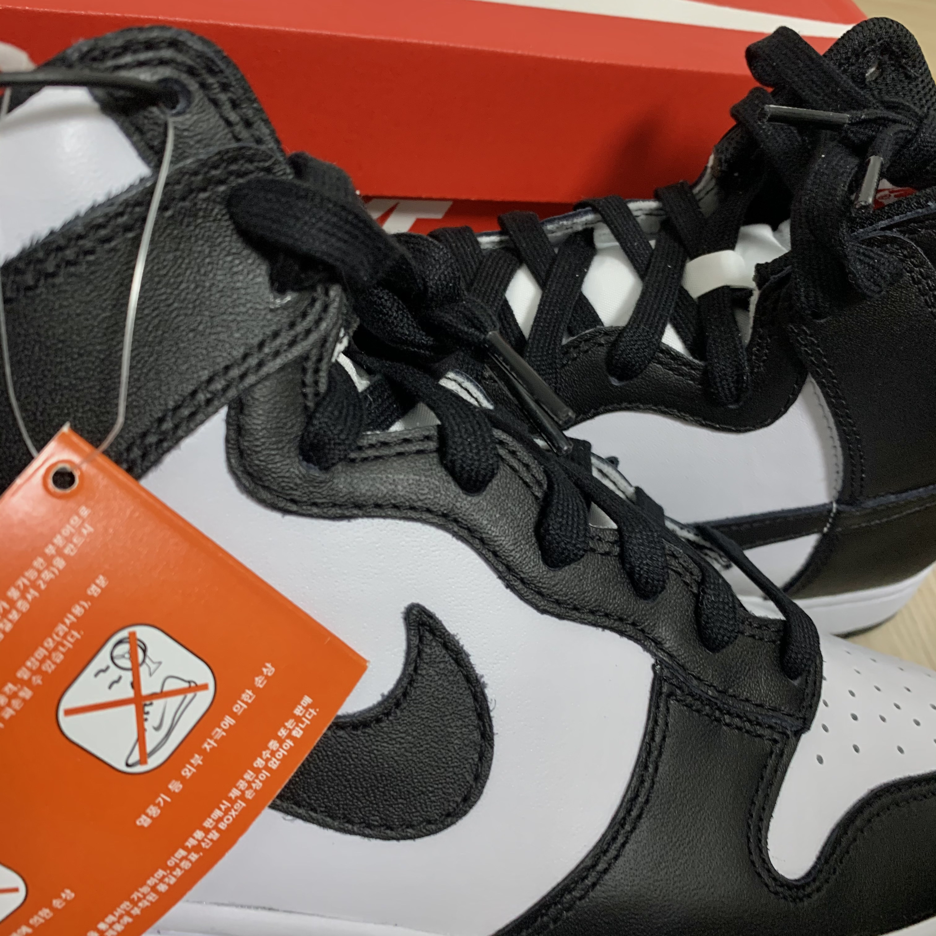 Nike Dunk High Retro Black and White 착용 스타일 - 3