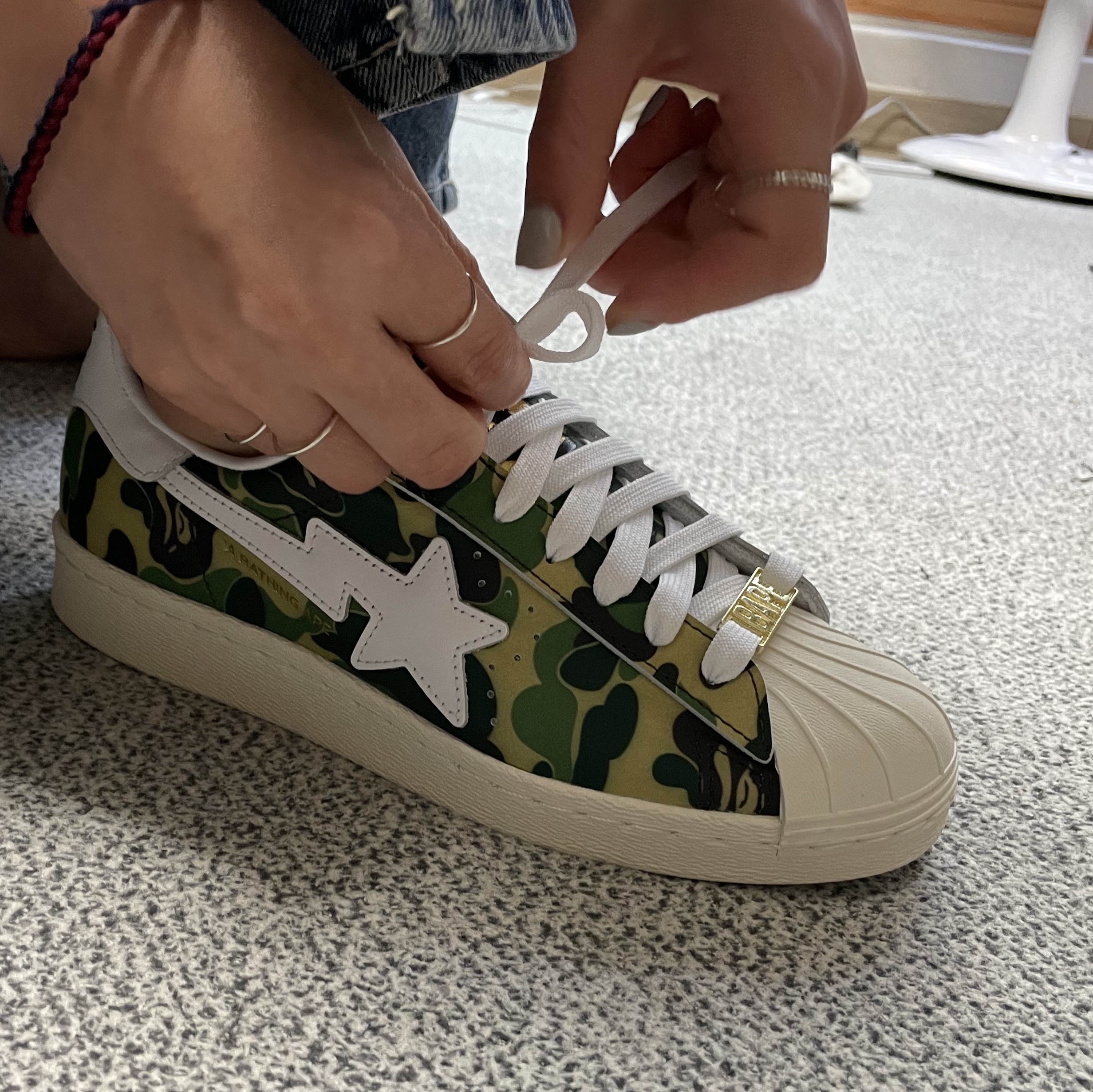 Adidas x BAPE Superstar 80s Green Camo 착용 스타일 - 2