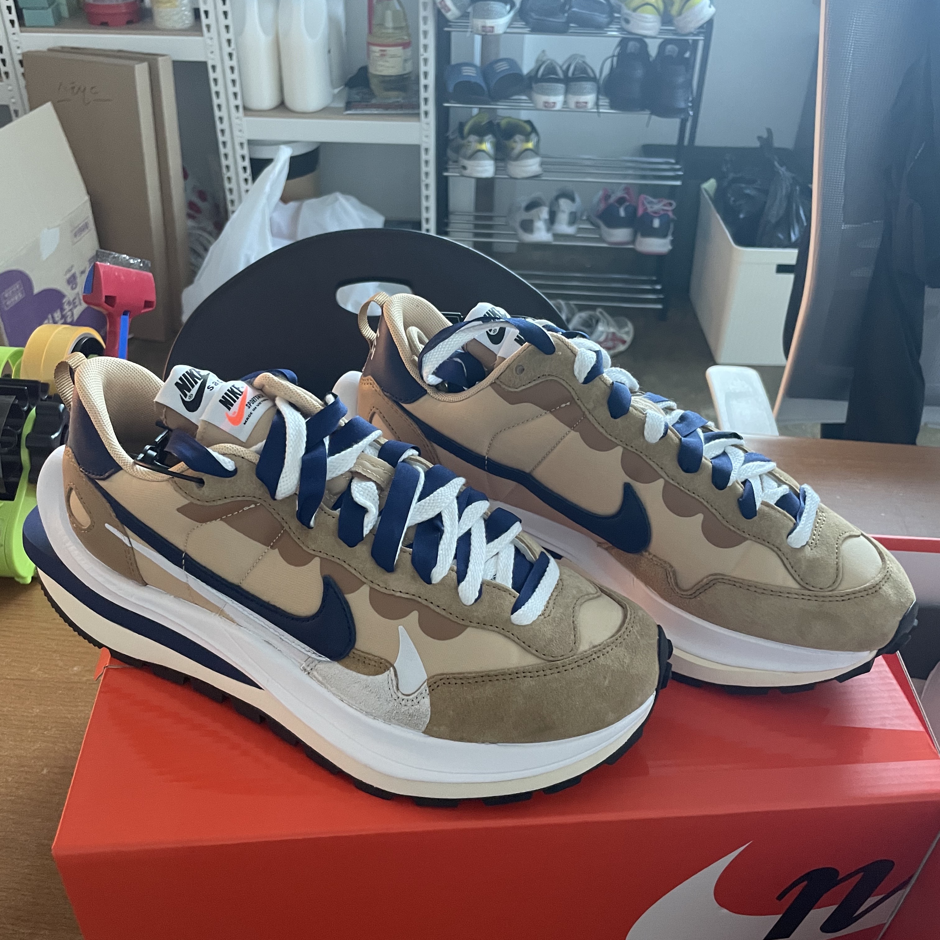 Nike x Sacai VaporWaffle Sesame and Blue Void 착용 스타일 - 2