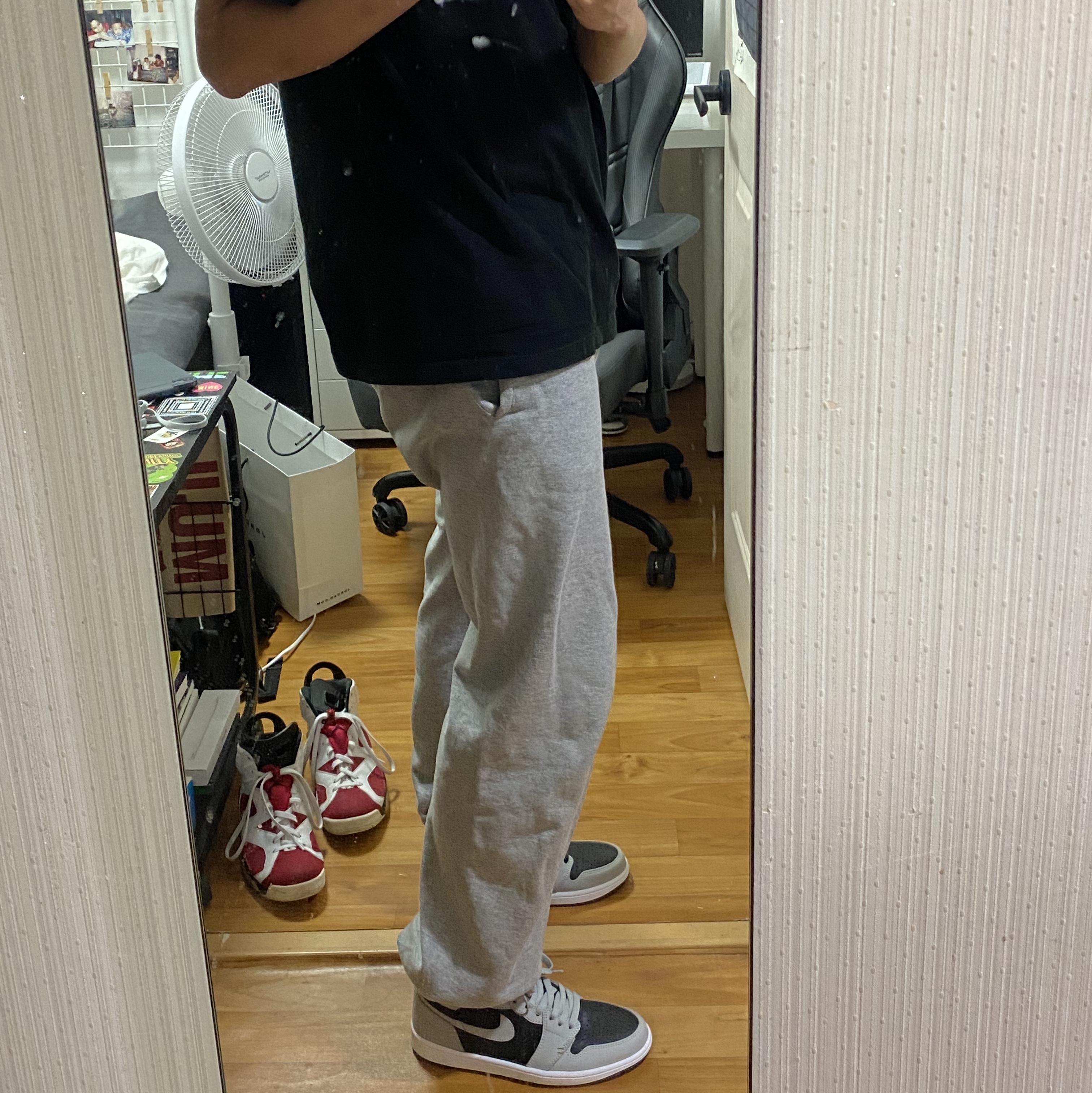 Jordan 6 Retro Carmine 2014, Jordan 1 Retro High OG Shadow 2.0 착용 스타일 - 2