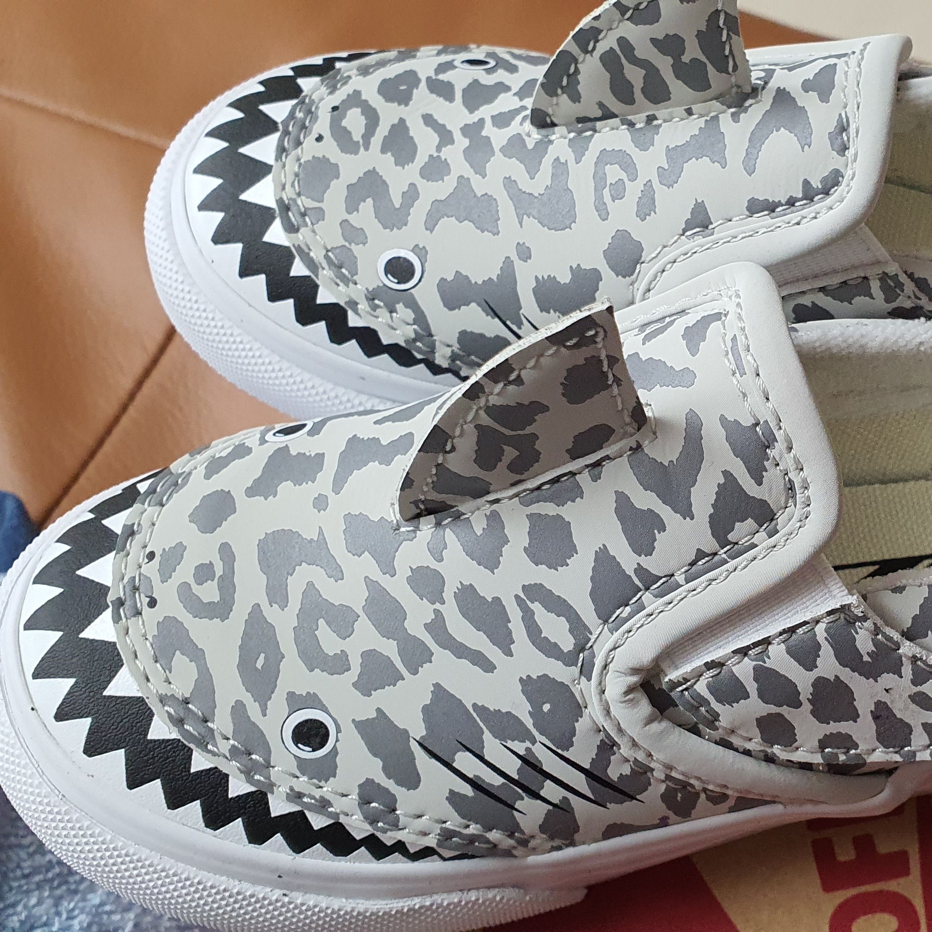 (TD) Vans Slip-On V Shark 착용 스타일 - 1