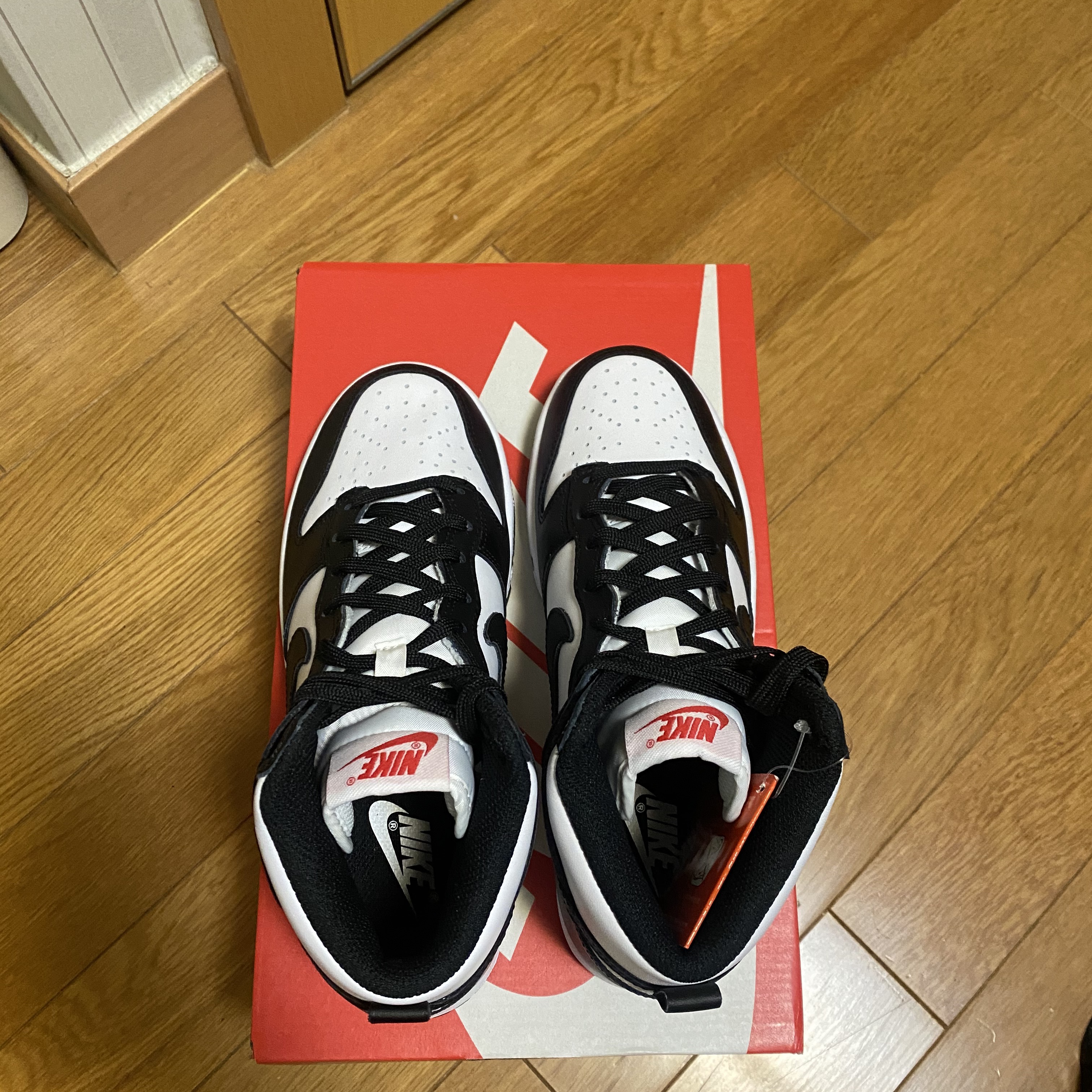(W) Nike Dunk High Black and White 착용 스타일 - 5