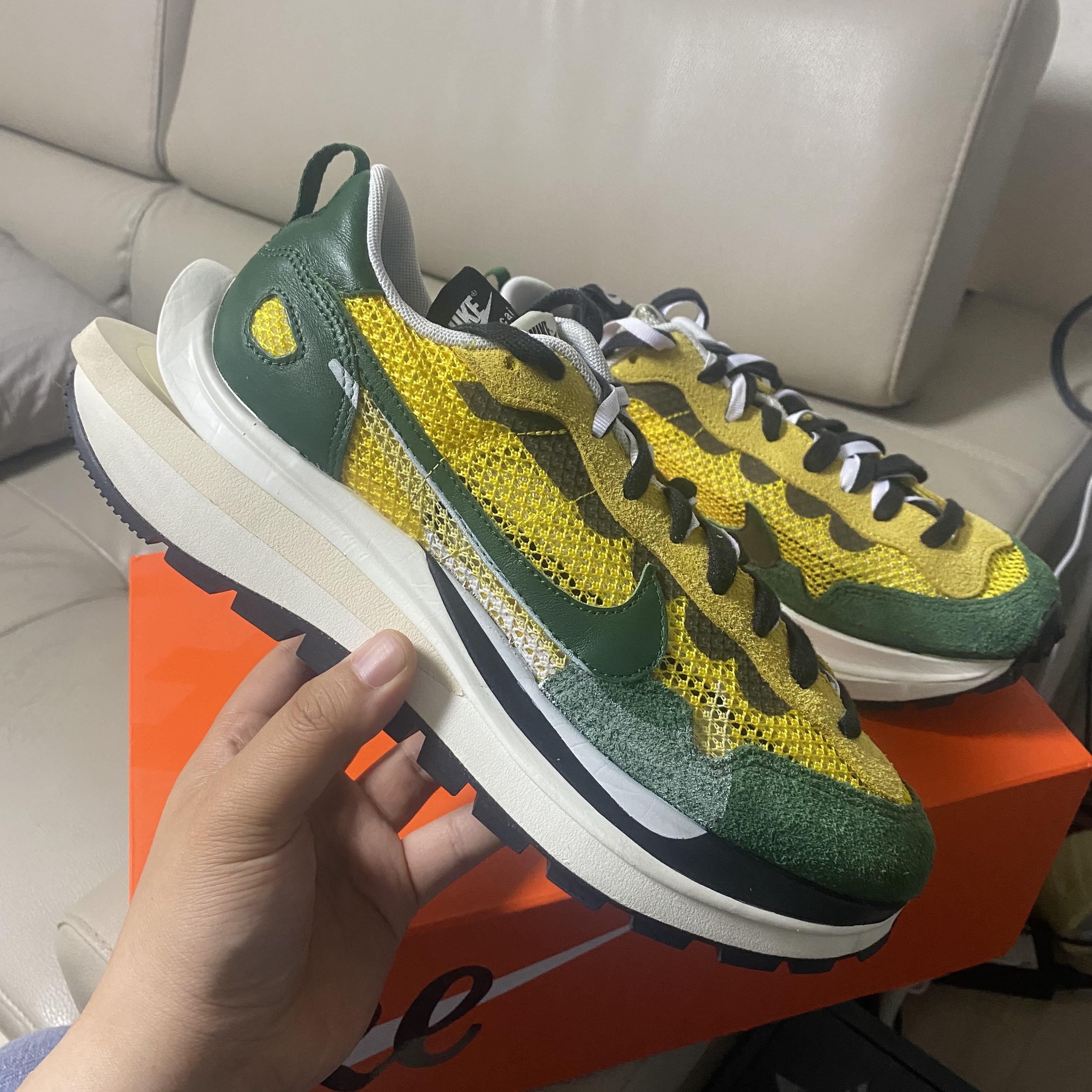 Nike x Sacai VaporWaffle Tour Yellow & Gorge Green Sail, Nike x Sacai VaporWaffle Sesame and Blue Void 착용 스타일 - 1