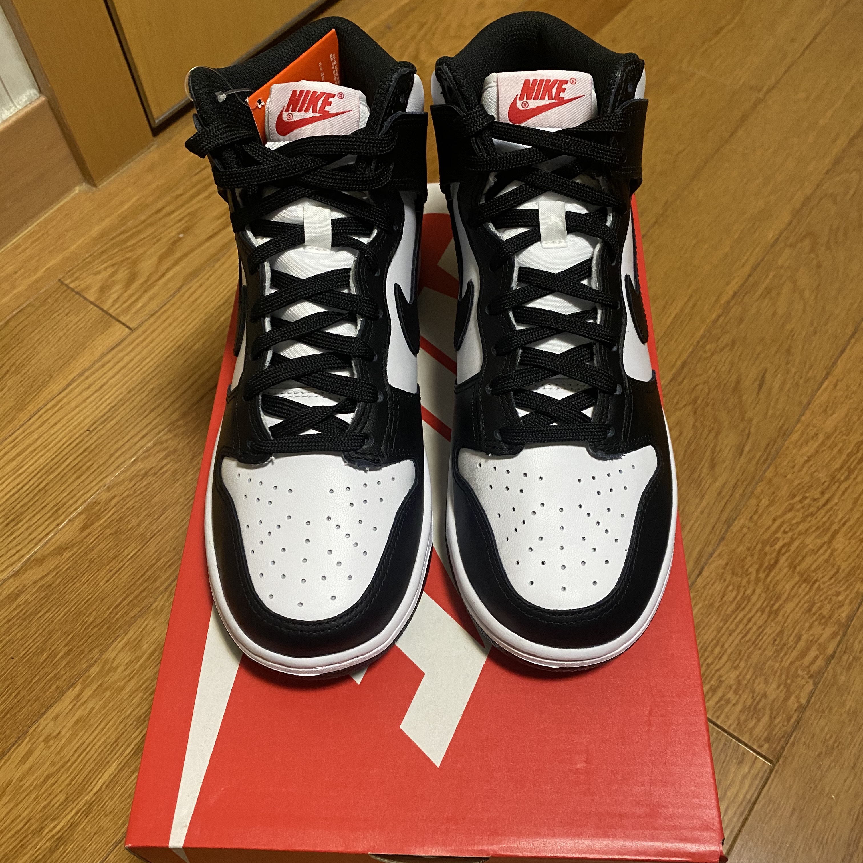 (W) Nike Dunk High Black and White 착용 스타일 - 4