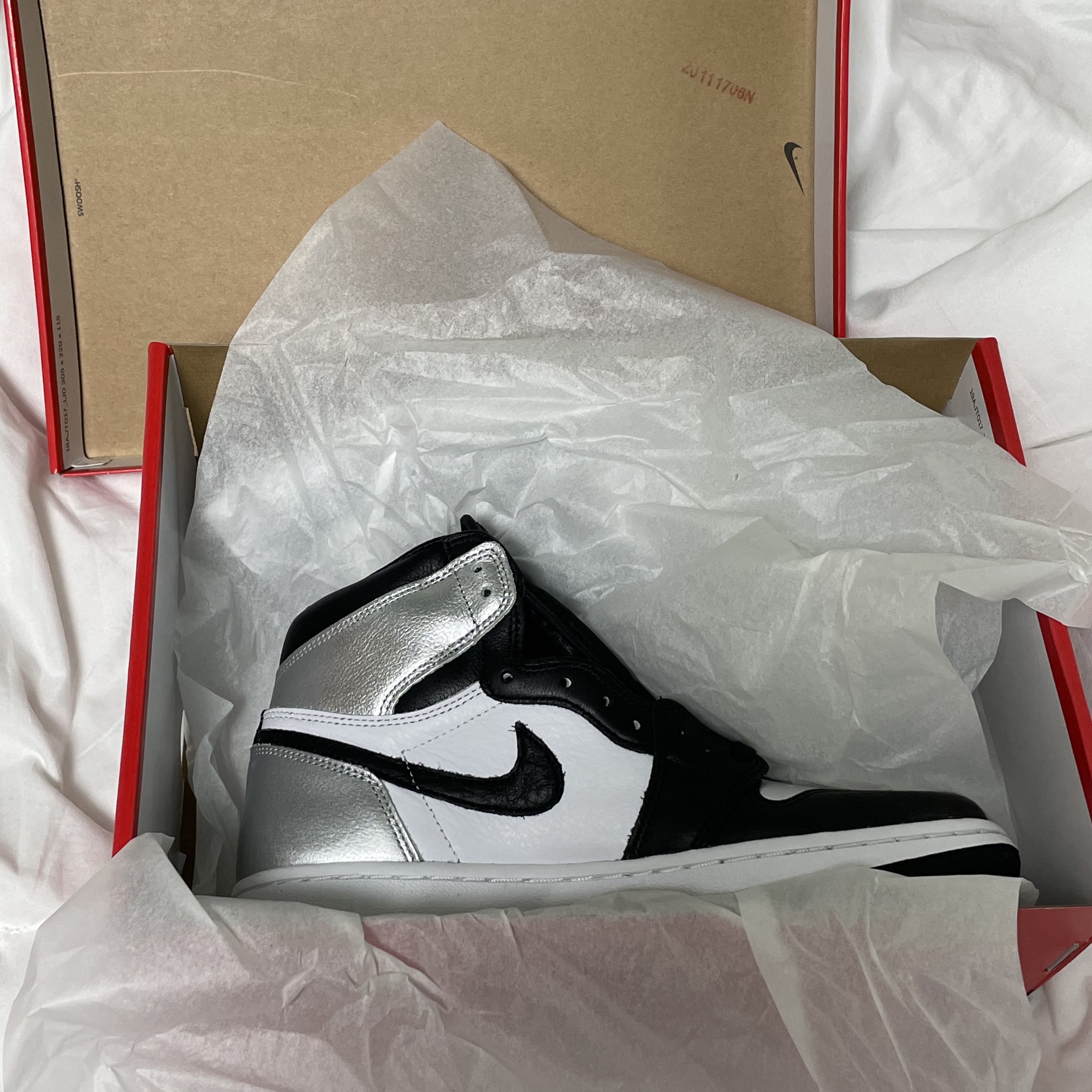 (W) Jordan 1 Retro High OG Silver Toe 착용 스타일 - 1