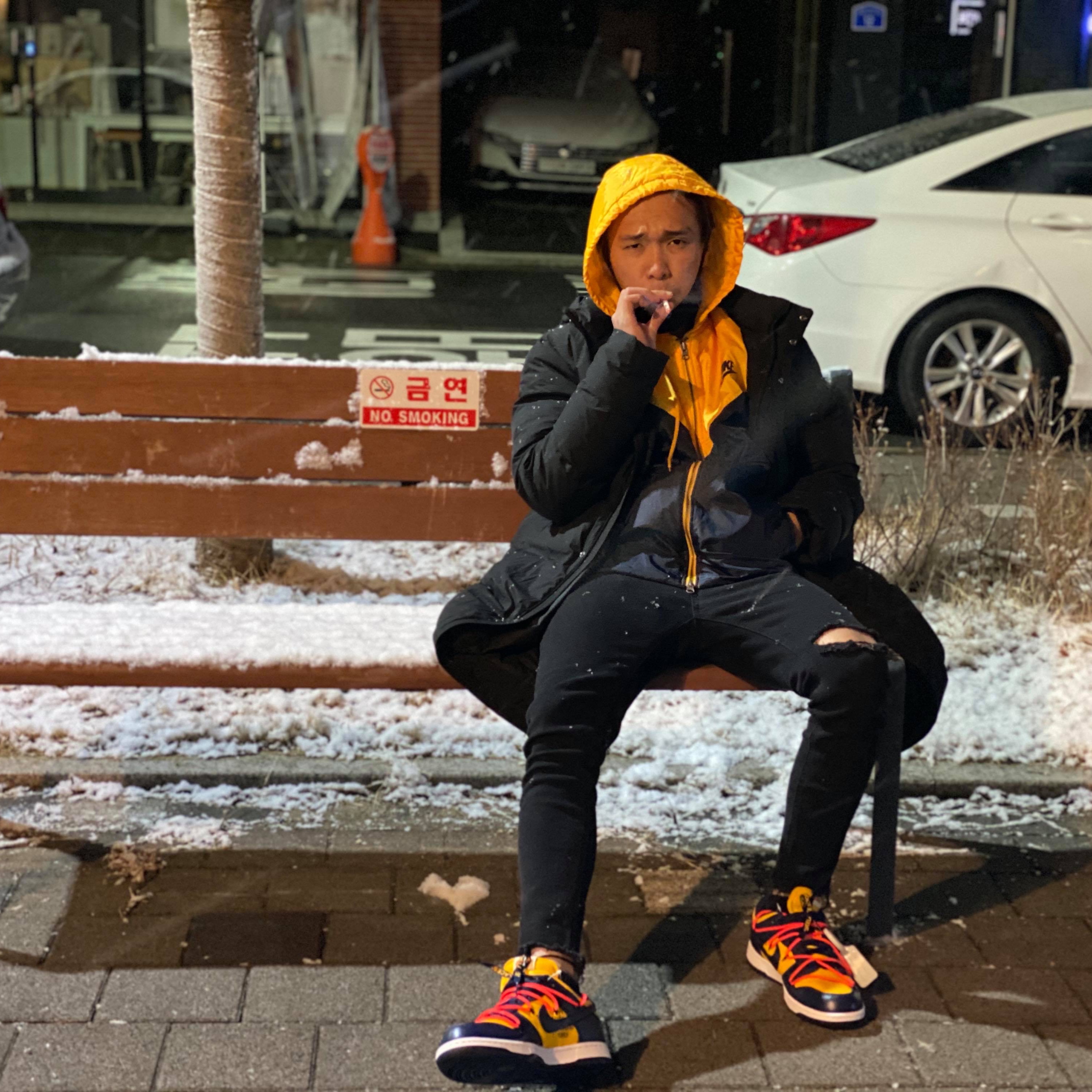 Nike x Off-White Dunk Low University Gold Midnight Navy 착용 스타일